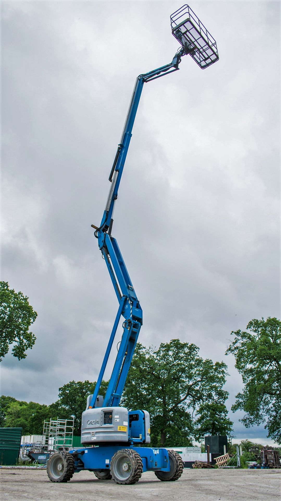 Genie Z-60-34 60 ft diesel driven 4x4 articulated boom lift access platform Year: 2011 S/N: 10173 - Image 13 of 13