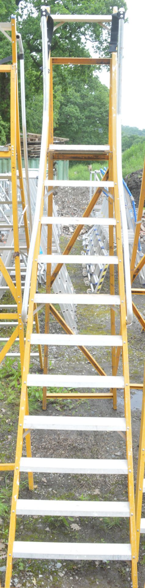 11 tread glass fibre framed step ladder 12924
