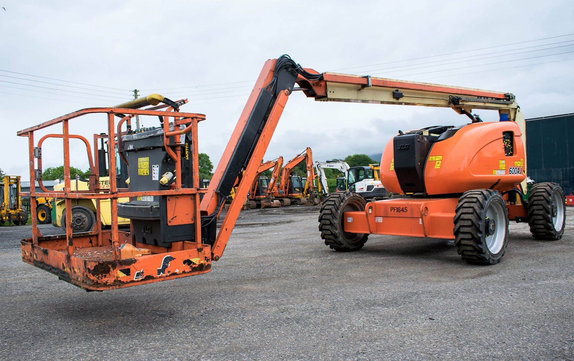 JLG 600AJ 60 ft diesel driven 4x4 articulated boom lift access platform Year: 2013 S/N: 179766