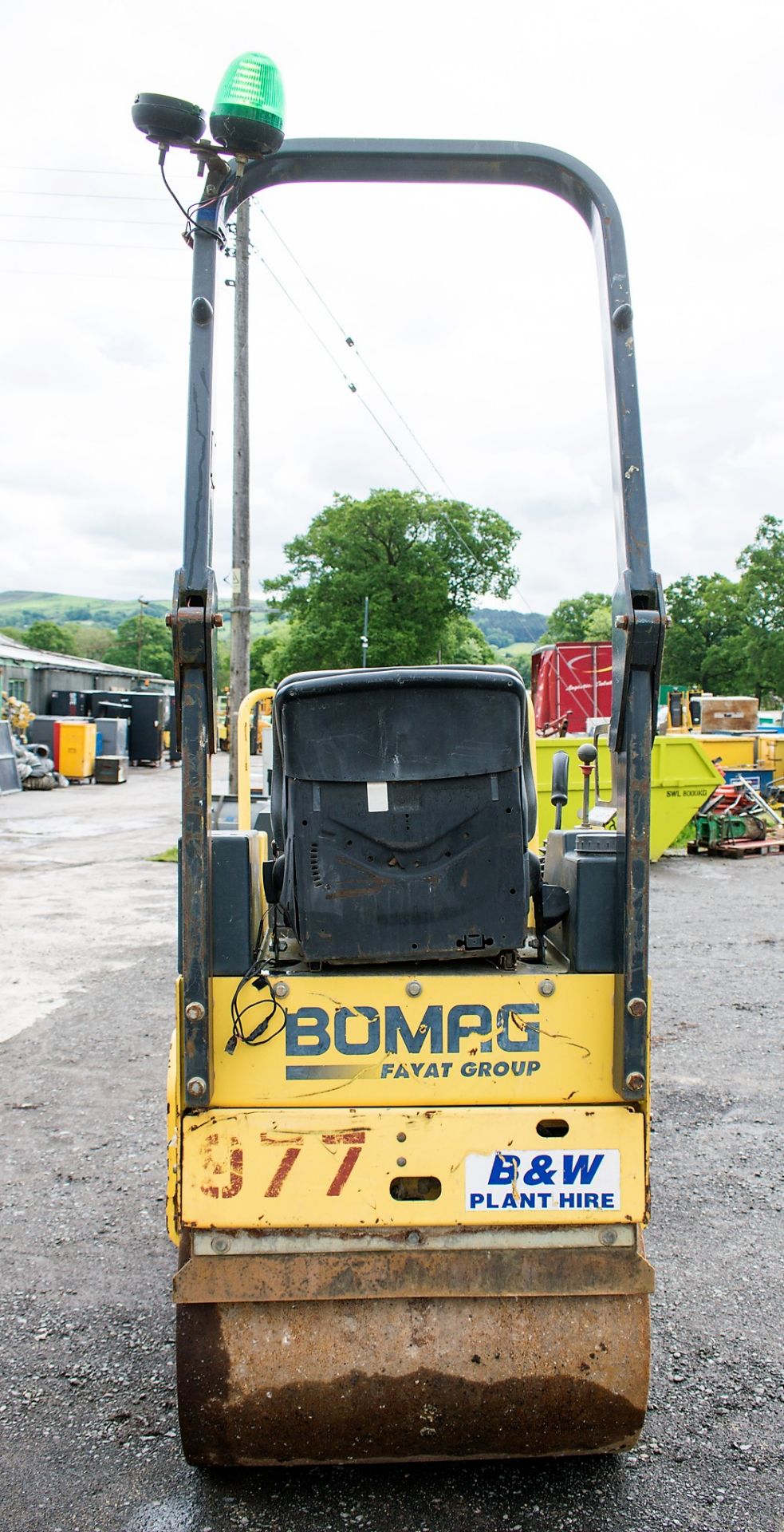 Bomag BW80 ADH-2 double drum ride on roller Year: 2007 S/N: 26897 Recorded Hours: 937 977 - Image 6 of 10