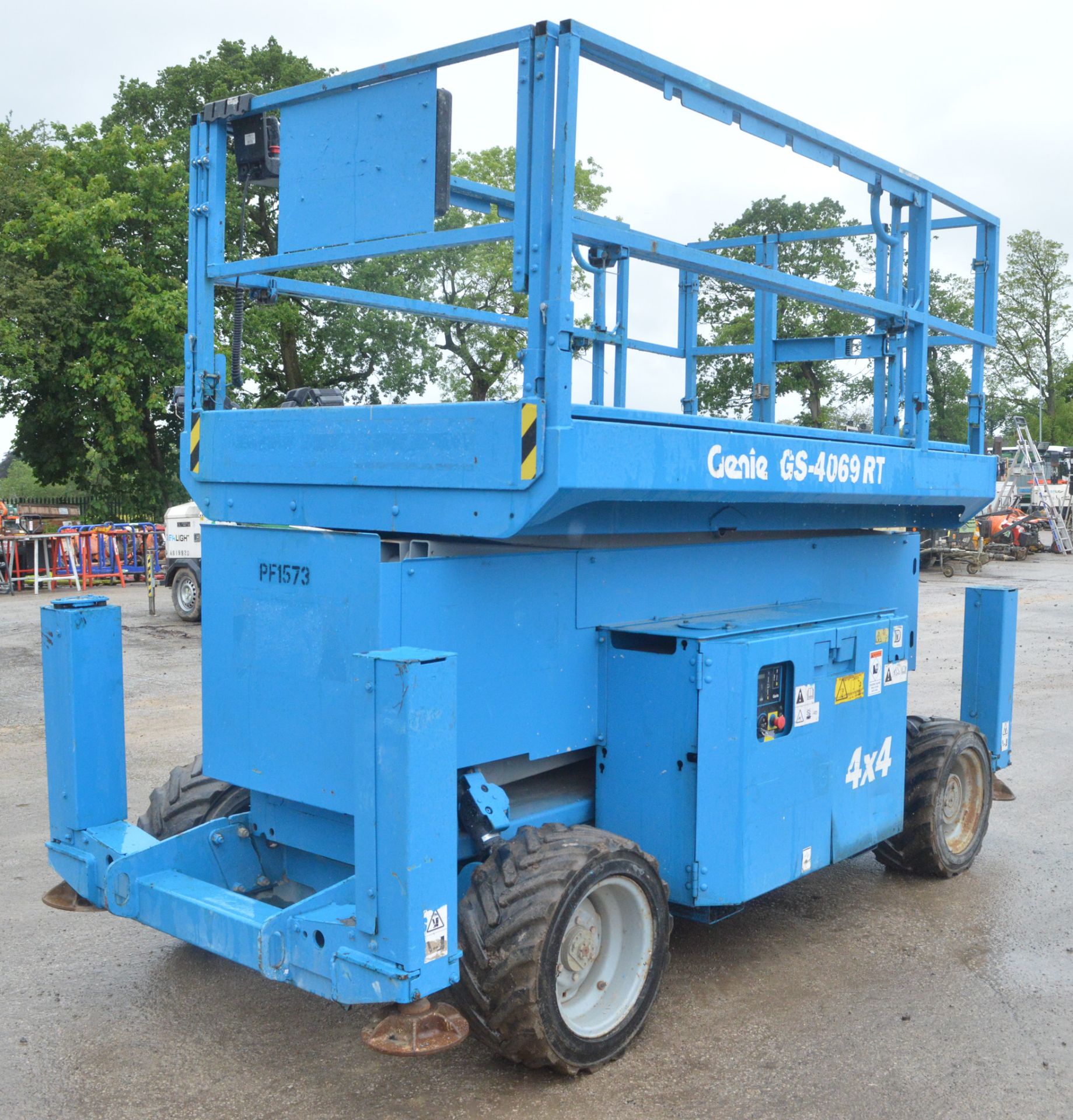 Genie GS4069 RT 4 wheel drive diesel driven scissor lift  Year: 2013 S/N:6912-456 Rec hours: 1621 - Image 6 of 10