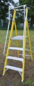 4 tread glass fibre framed step ladder A774114