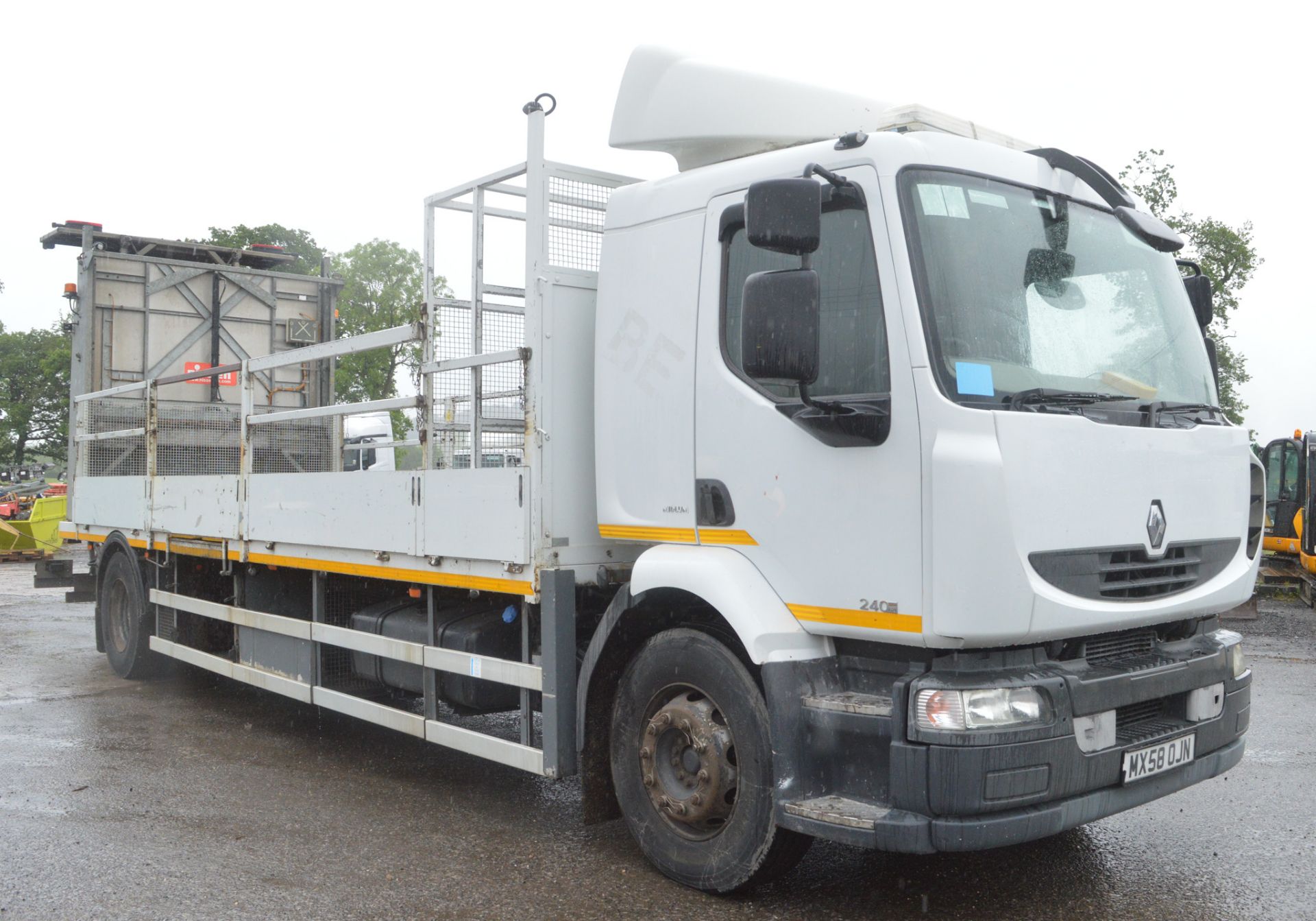 Renault Midlum 240 DXI 4 x 2 crash cusion drop side lorry Reg No: MX58OJN Rec Kms: 340,145  MOT Exp - Image 2 of 15