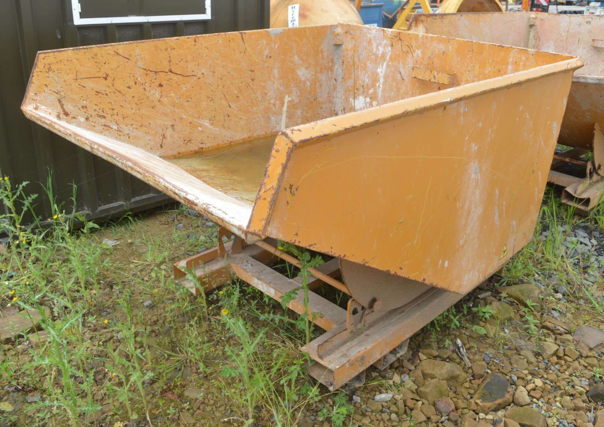 Tipping skip - Image 2 of 2