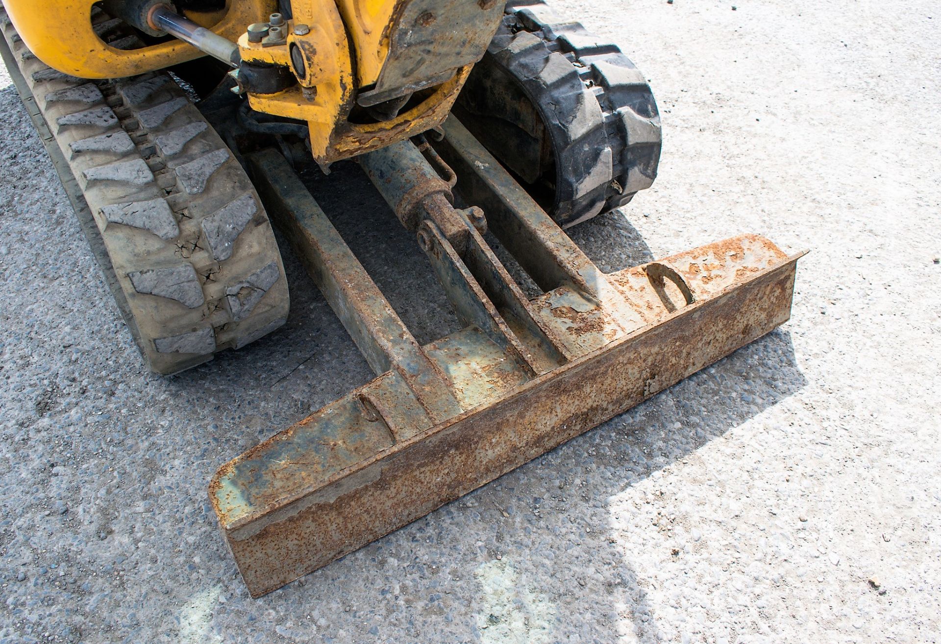 JCB 8016 CTS 1.5 tonne rubber trancked mini excavator Year: 2013 S/N: 2071360 Recorded Hours: 1227 - Image 10 of 12