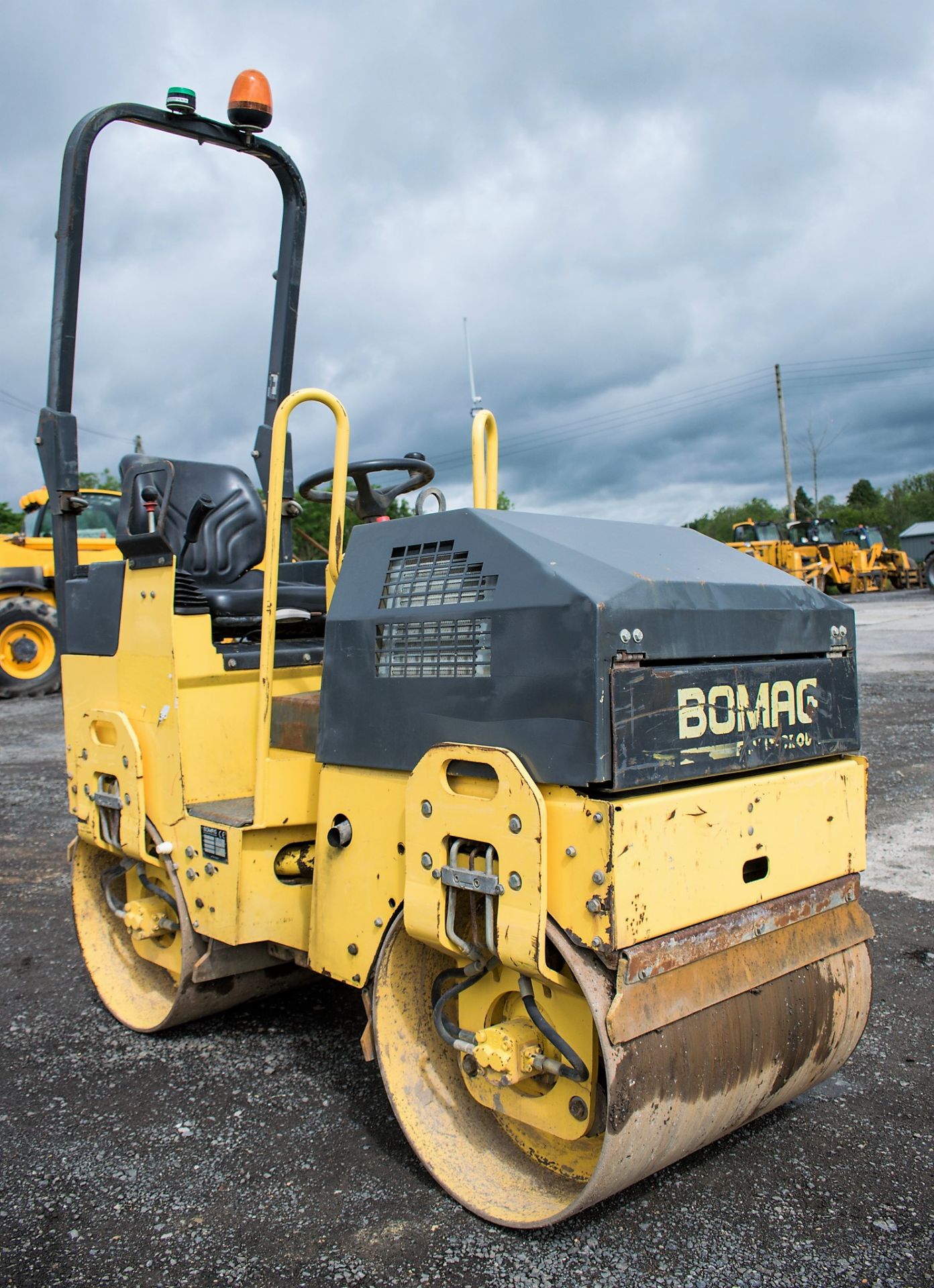 Bomag BW80 ADH-2 double drum ride on roller Year: 2007 S/N: 24758 Recorded Hours: 847 1078 - Image 2 of 10