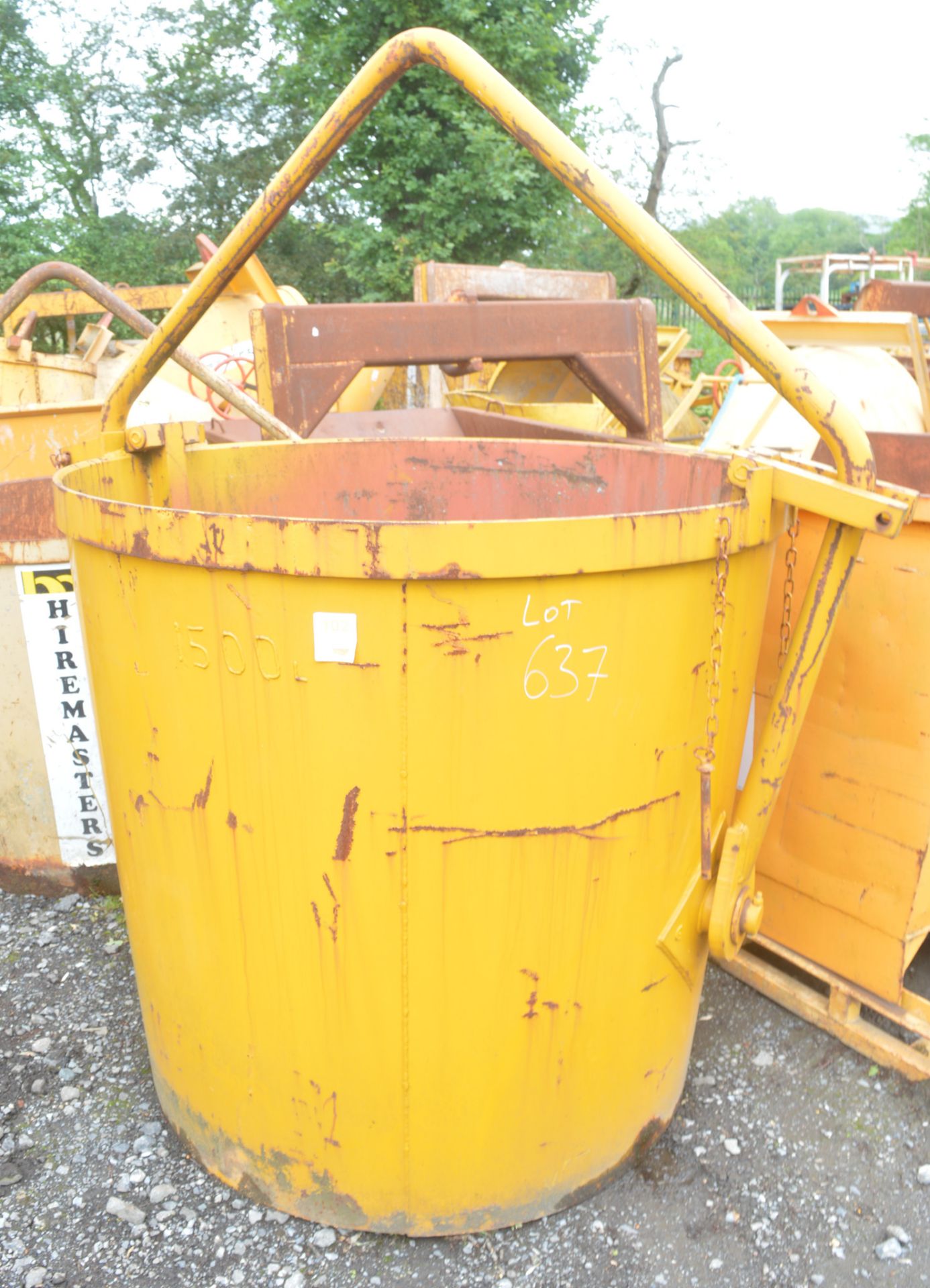 1500 litre buxket skip