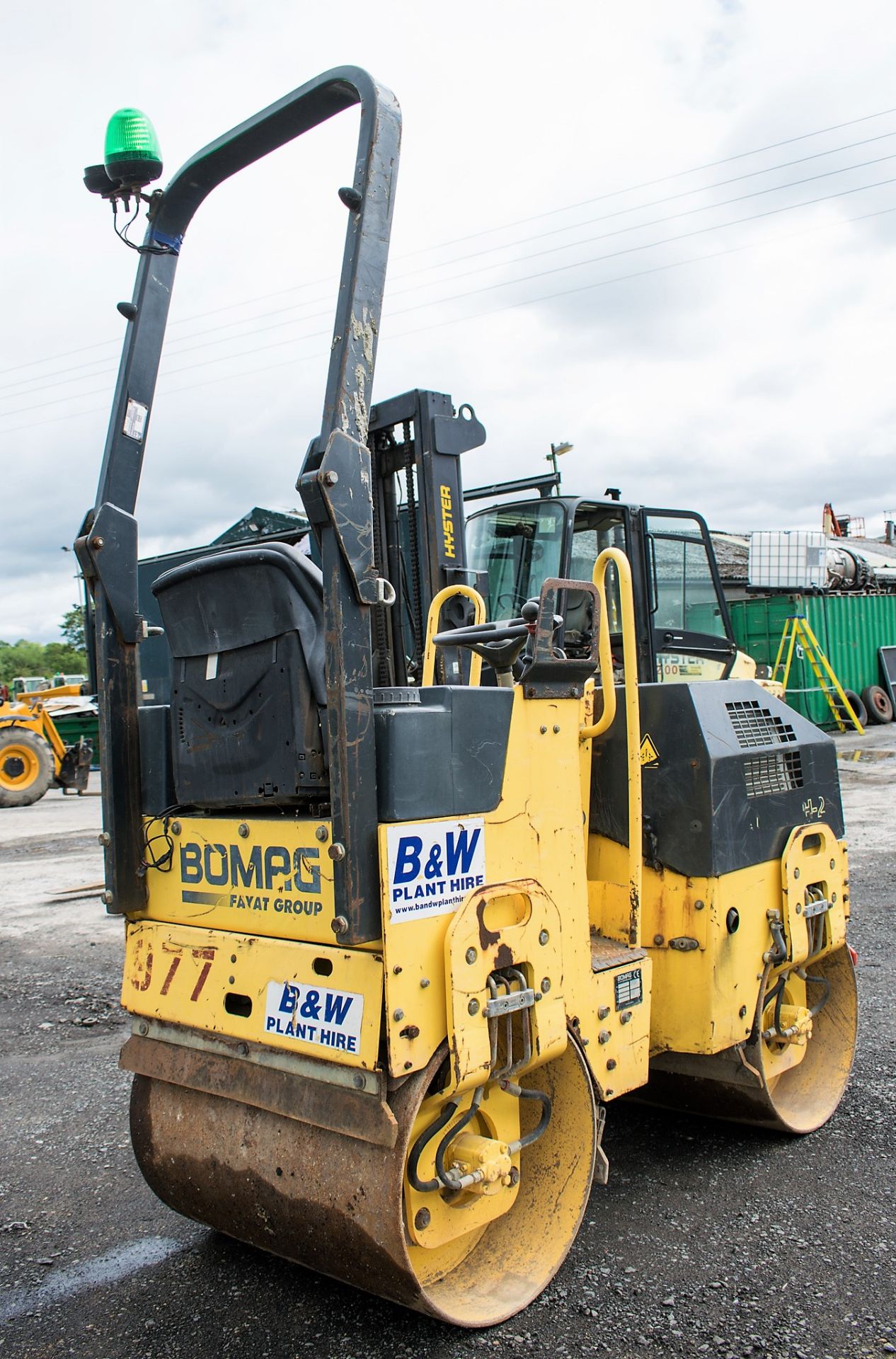 Bomag BW80 ADH-2 double drum ride on roller Year: 2007 S/N: 26897 Recorded Hours: 937 977 - Image 3 of 10