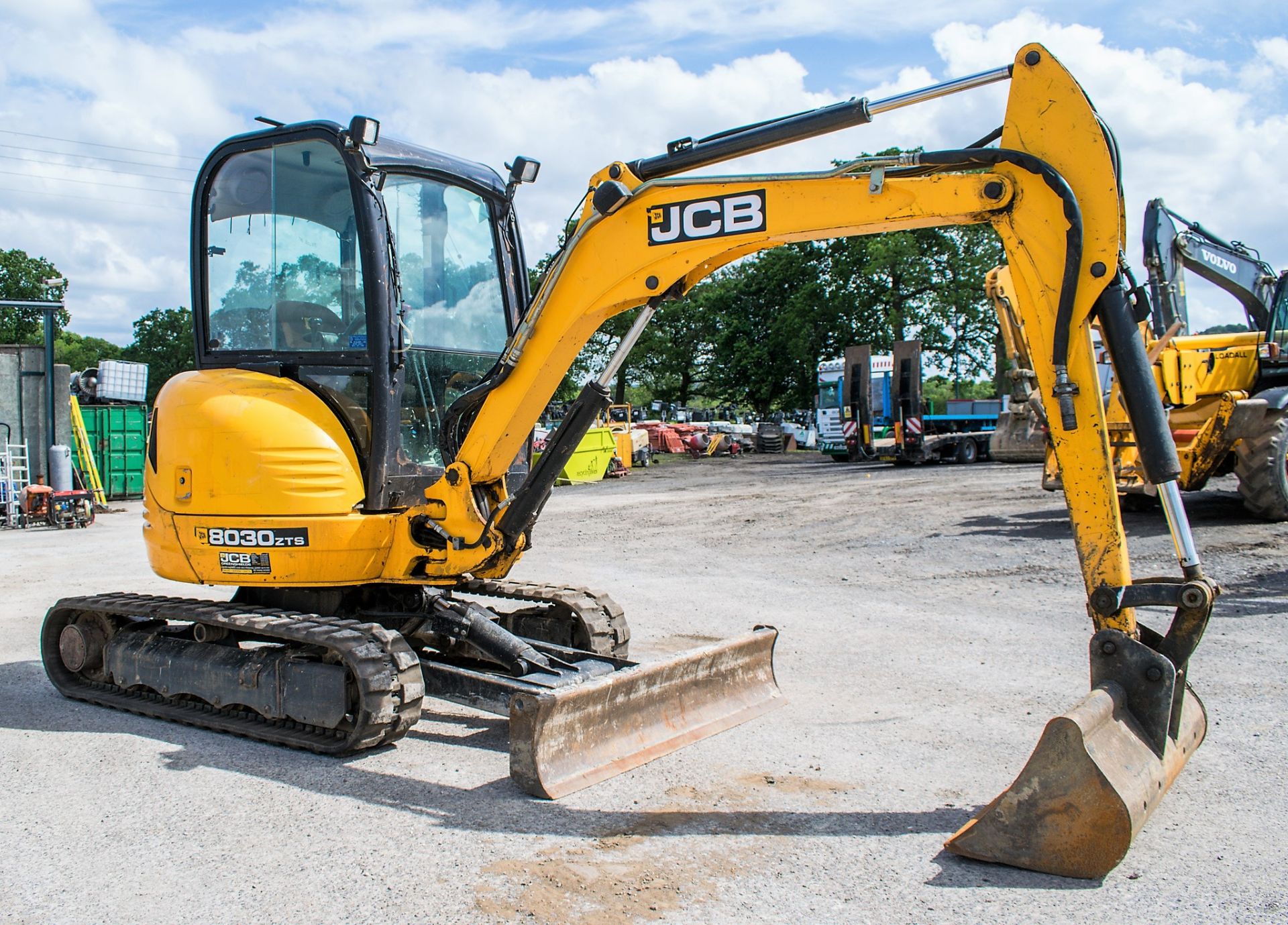 JCB 8030 ZTS 3 tonne rubber tracked mini excavator Year: 2013 S/N: 2021804 Recorded Hours: 2307 - Image 2 of 12