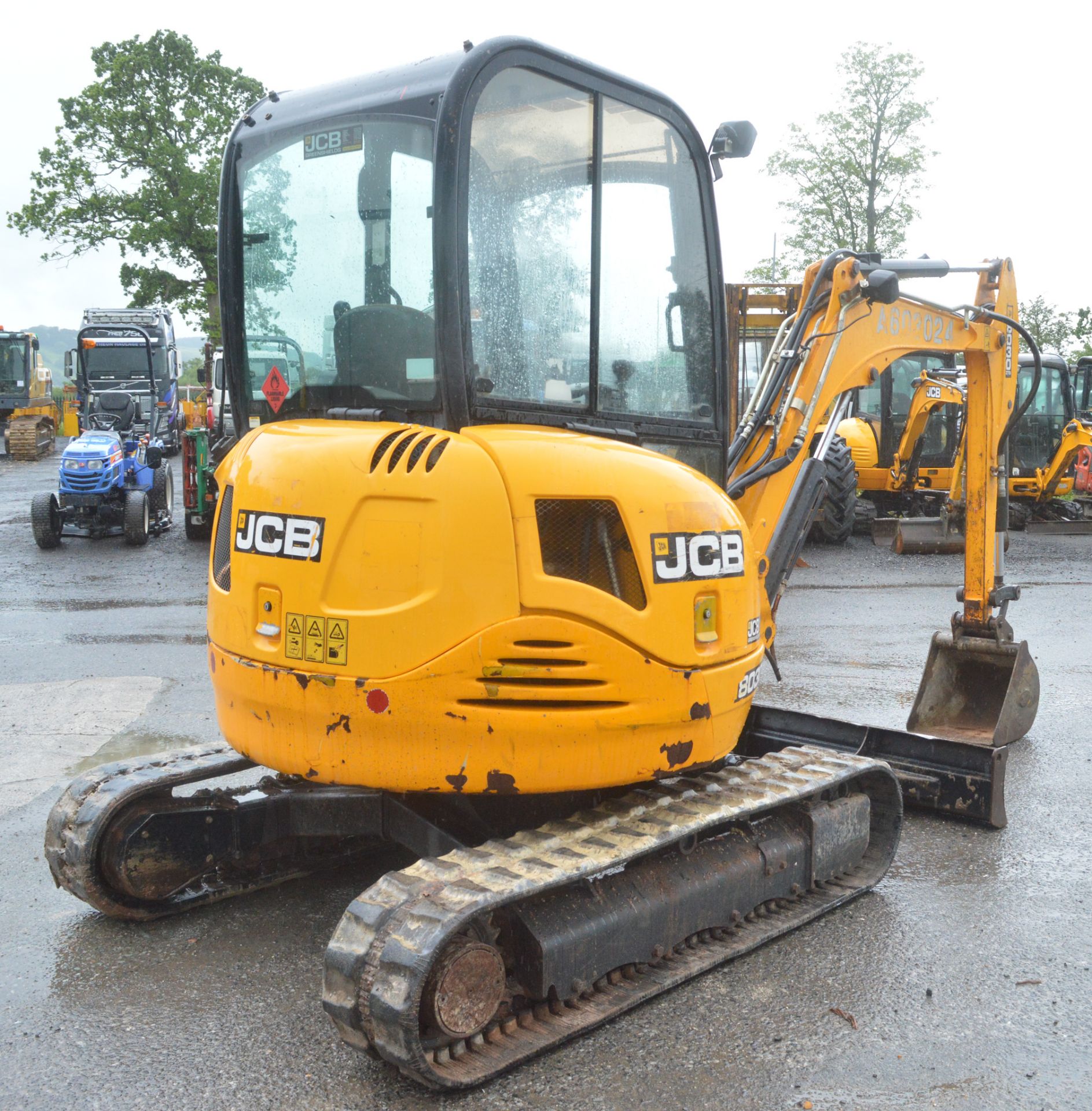 JCB 8030 ZTS 3 tonne rubber tracked mini excavator  Year: 2013 S/N: 2021838 Rec Hours: 2634 c/w - Image 4 of 11