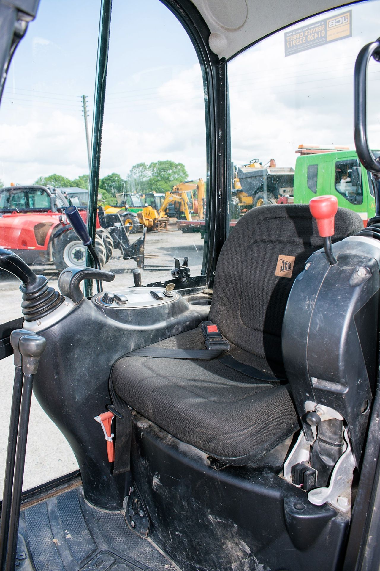 JCB 8016 CTS 1.5 tonne rubber tracked mini excavator Year: 2014 S/N: 2071618 Recorded Hours: 1942 - Image 12 of 12