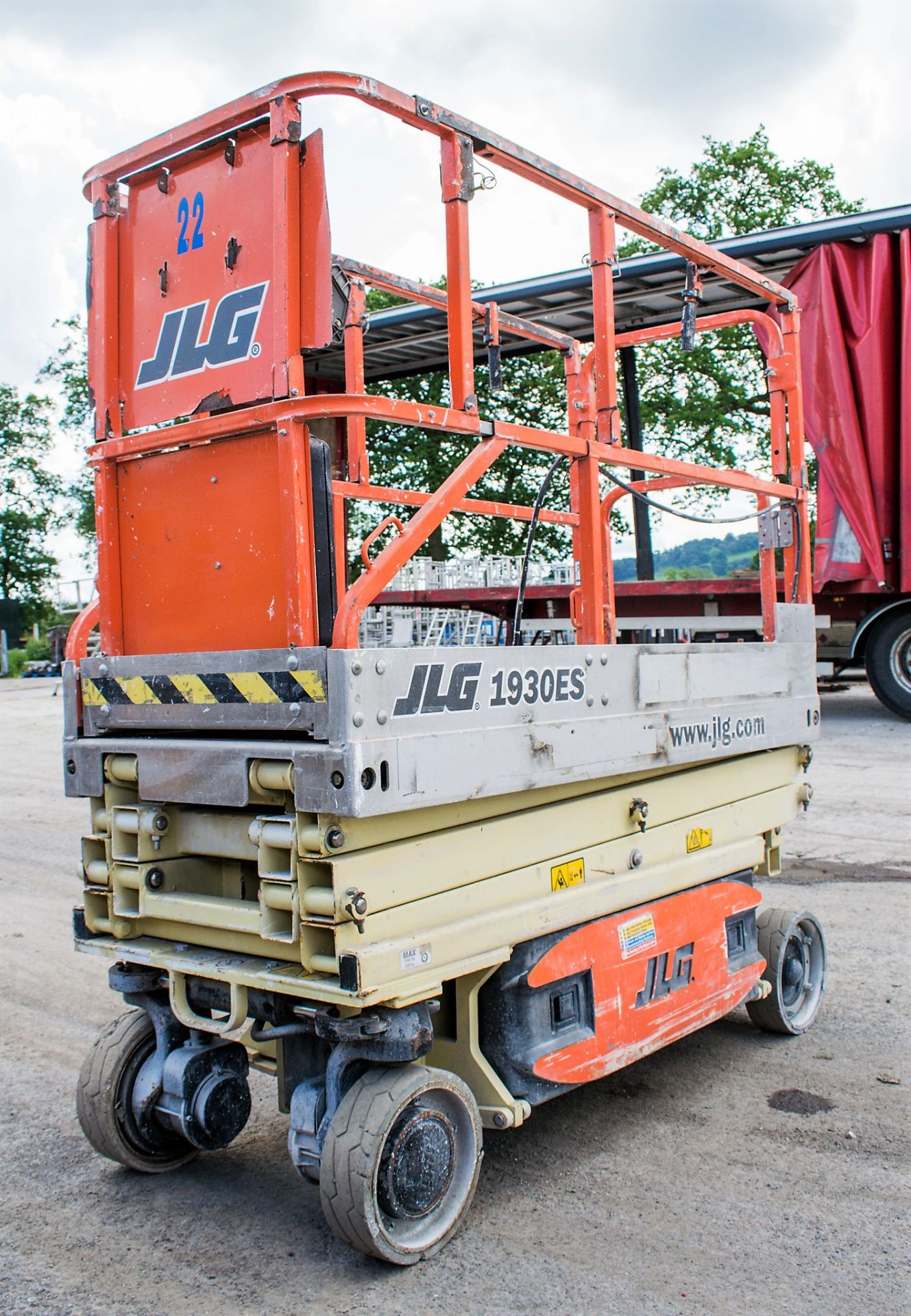 JLG 1930ES 19ft battery electric scissor lift access platform Year: 2004 S/N: 2893 Recorded hours:
