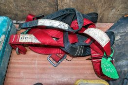 Fall arrest harness A660583