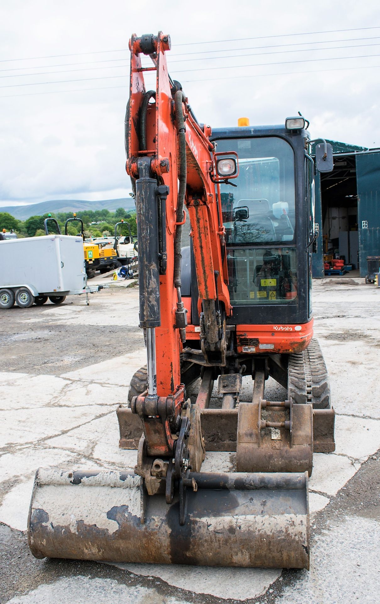 Kubota U25-3 2.5 tonne rubber tracked mini excavator Year: 2013 S/N: 25883 Recorded Hours: 2001 - Image 5 of 13