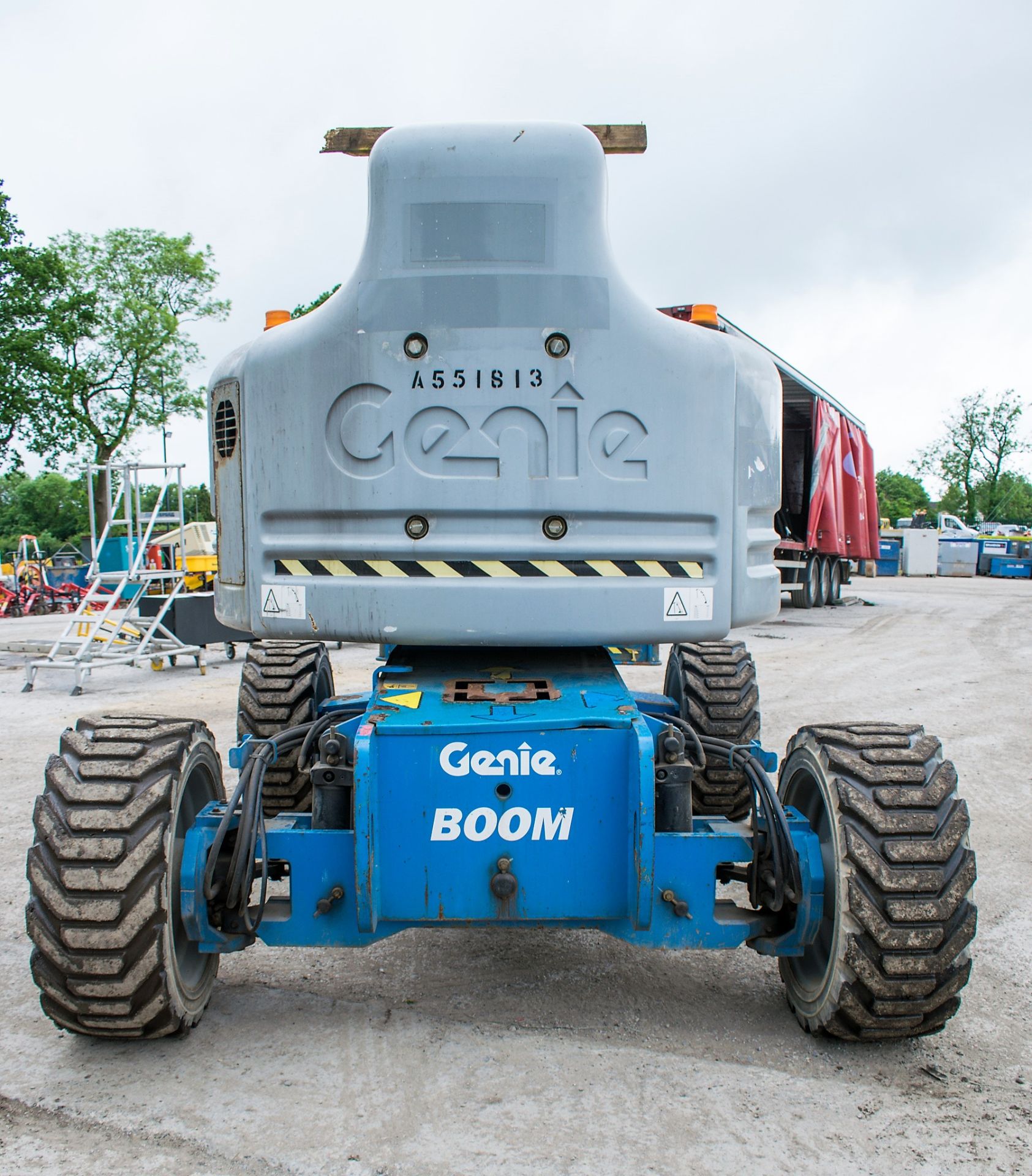 Genie Z-60-34 60 ft diesel driven 4x4 articulated boom lift access platform Year: 2011 S/N: 10173 - Image 6 of 13