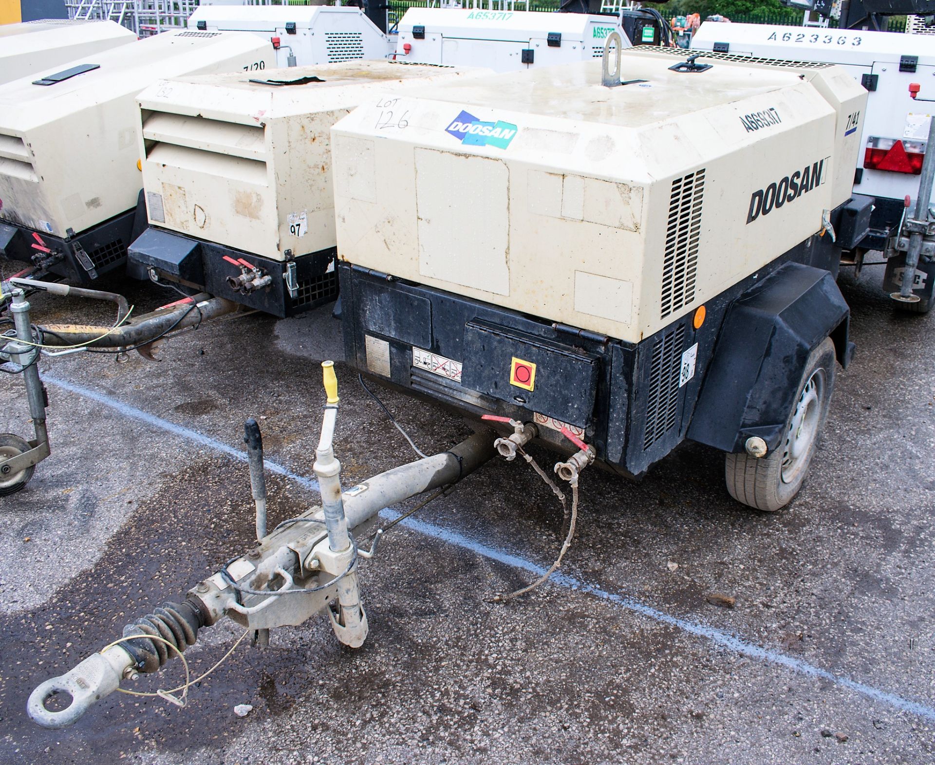 Doosan 7/41 diesel driven mobile air compressor Year: 2015 S/N: FY433561 Recorded Hours: 498