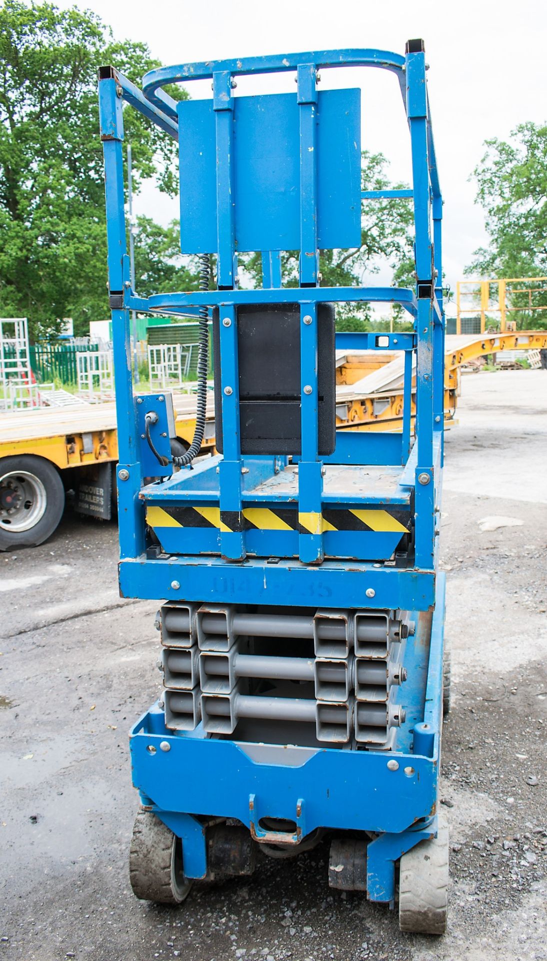 Genie GS 1932 19 ft battery electirc scissor lift access platform Year: 2014 S/N: 13956 Recorded - Image 6 of 9