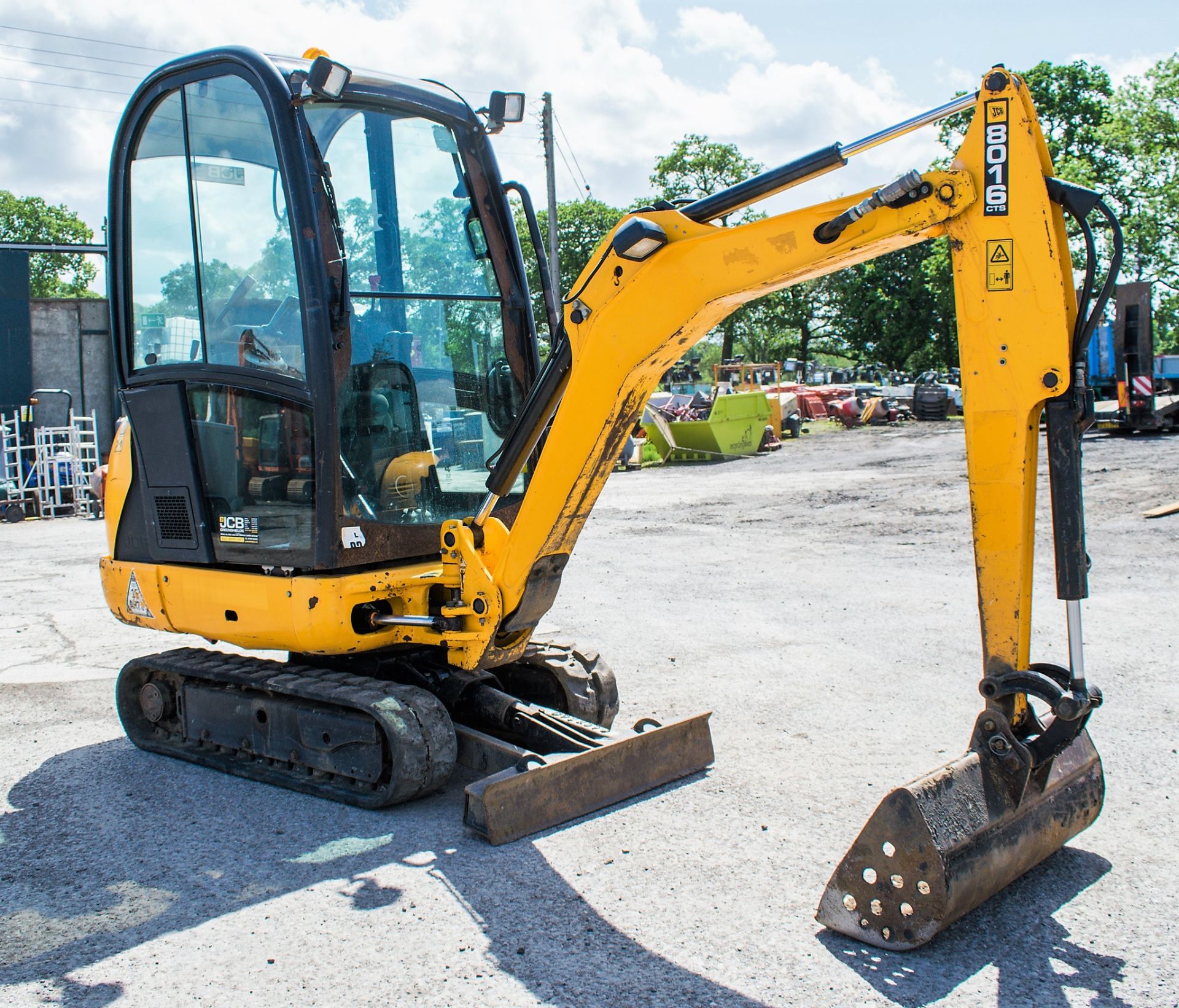 JCB 8016 CTS 1.5 tonne rubber tracked mini excavator Year: 2013 S/N: 2071365 Recorded Hours: 2233 - Image 2 of 12
