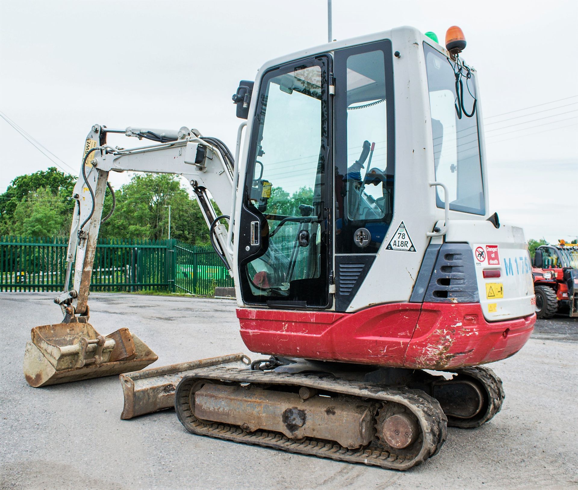 Takeuchi TB228 2.8 tonne rubber tracked mini excavator Year: 2014 S/N: 122803279 Recorded Hours: Not - Image 3 of 12