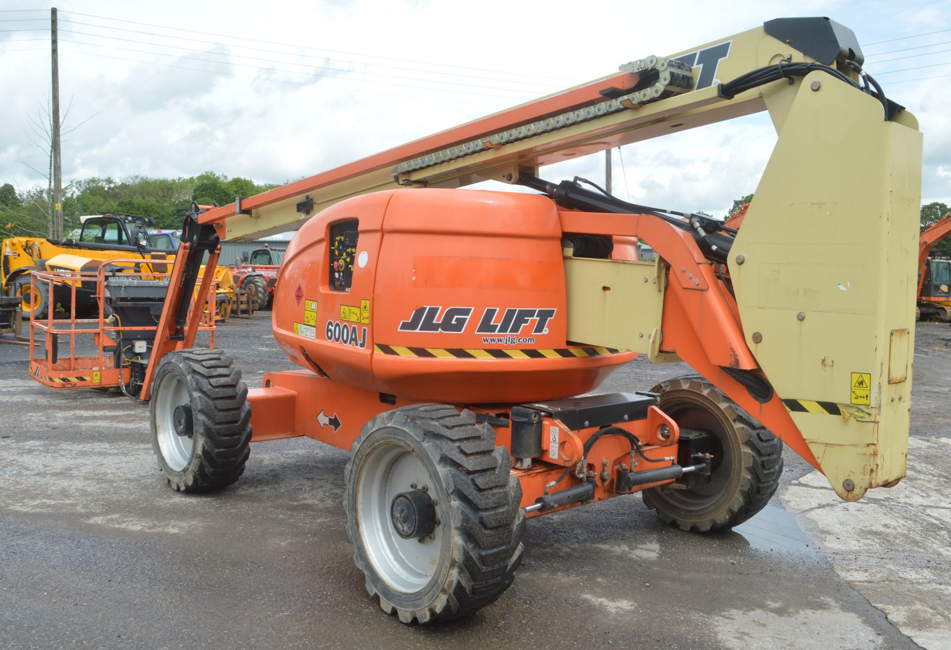 JLG 600AJ 60 ft diesel driven 4x4 articulated boom lift access platform Year: 2012 S/N: 162379