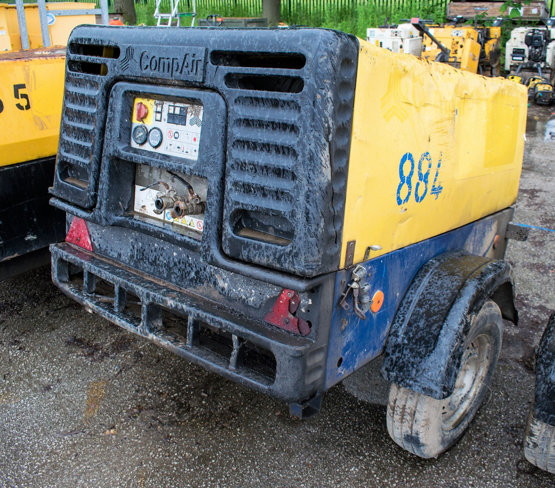 Compair C42 diesel driven mobile air compressor Year: 2005 S/N: 5160121 Recorded Hours: 1494 884 - Image 2 of 4