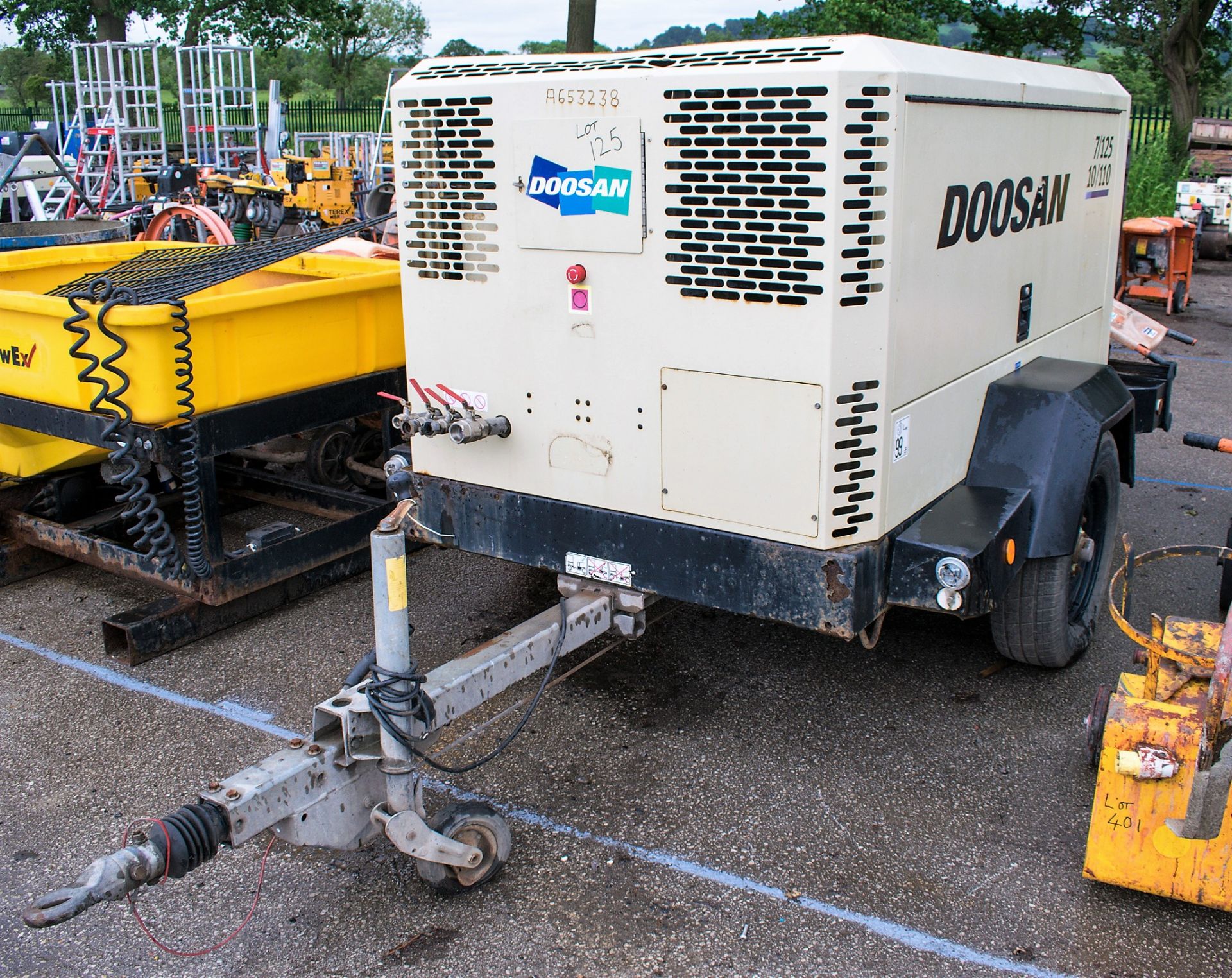 Doosan 7/125 10/110 diesel driven 4 tool mobile air compressor Year: 2014 S/N: EY660024 Recorded