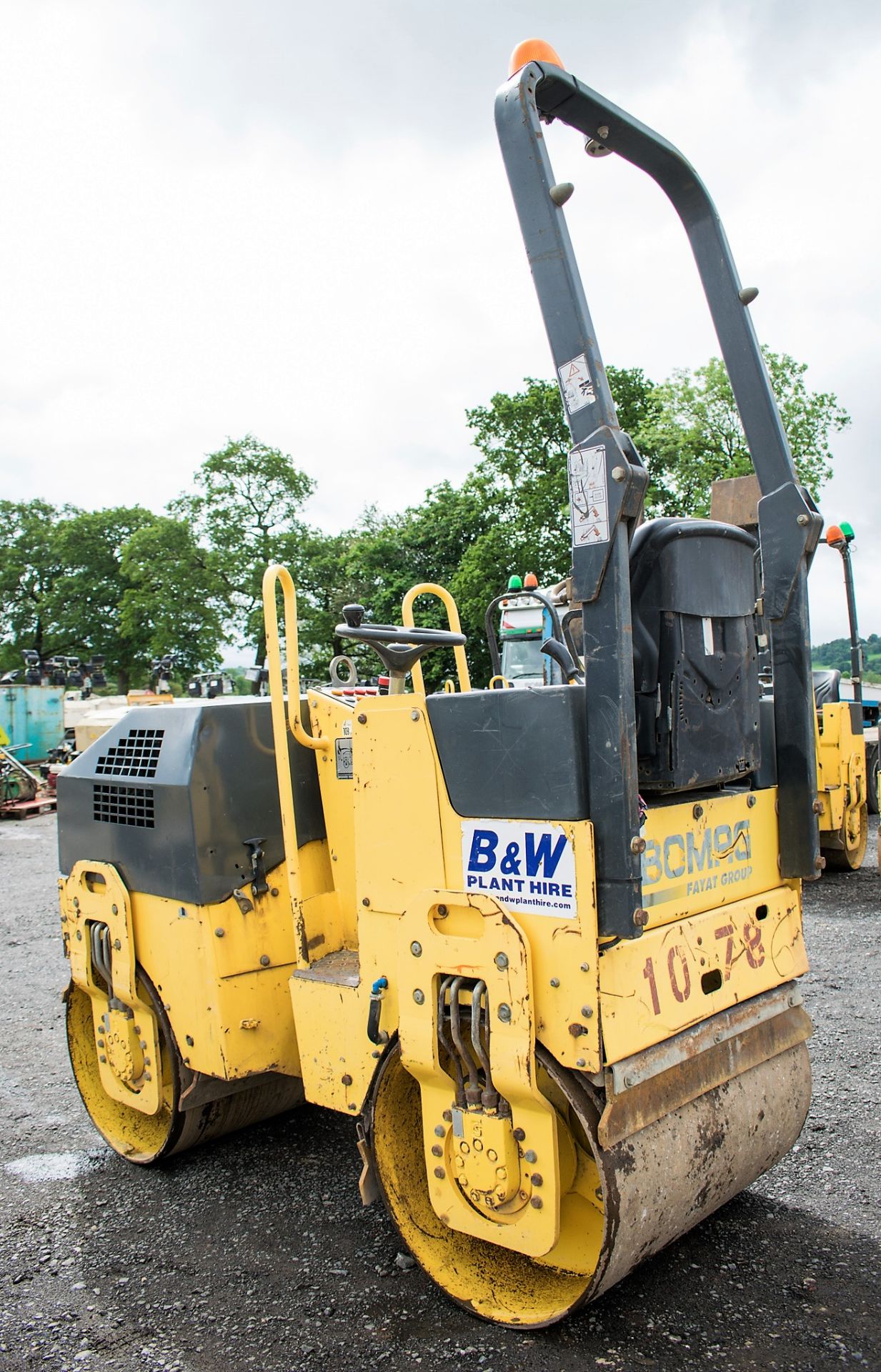 Bomag BW80 ADH-2 double drum ride on roller Year: 2007 S/N: 24758 Recorded Hours: 847 1078 - Image 4 of 10