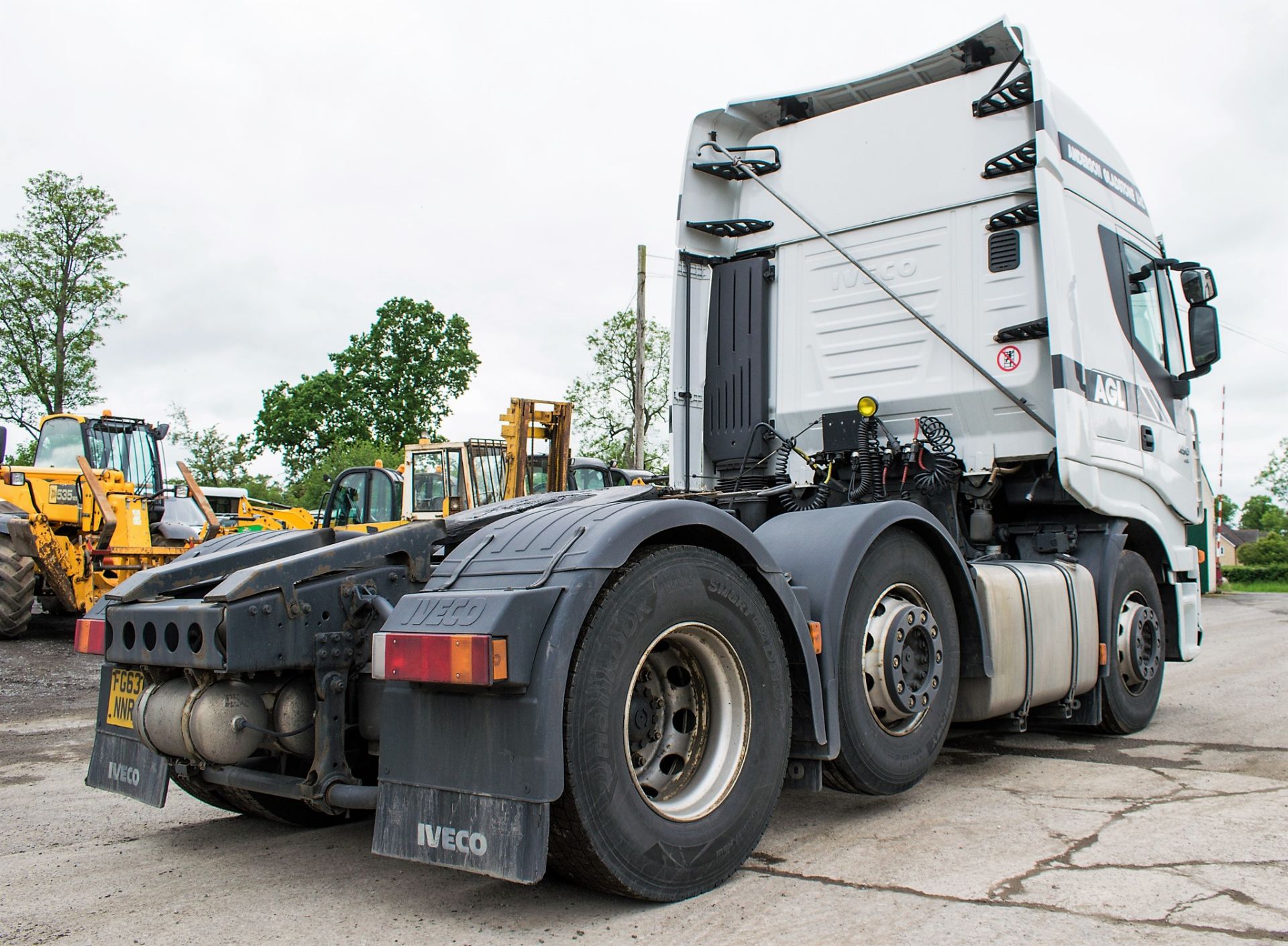 Iveco 450 EEV 6 wheel tractor unit Registration Number: FG63 NNR Date of Registration: 15/11/2013 - Bild 4 aus 13