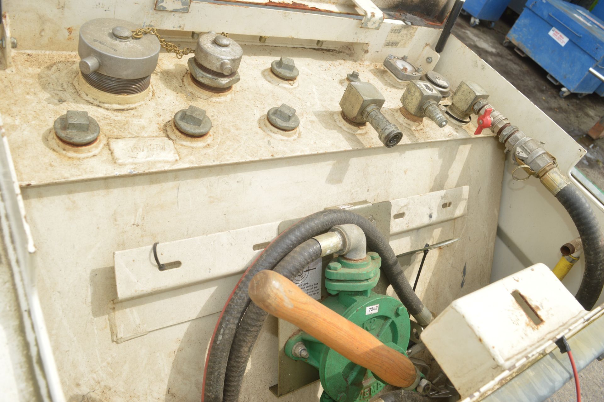 Western Transcube 910 litre bunded fuel bowser c/w hand pump, delivery nozzle & hose A593900 - Image 3 of 3