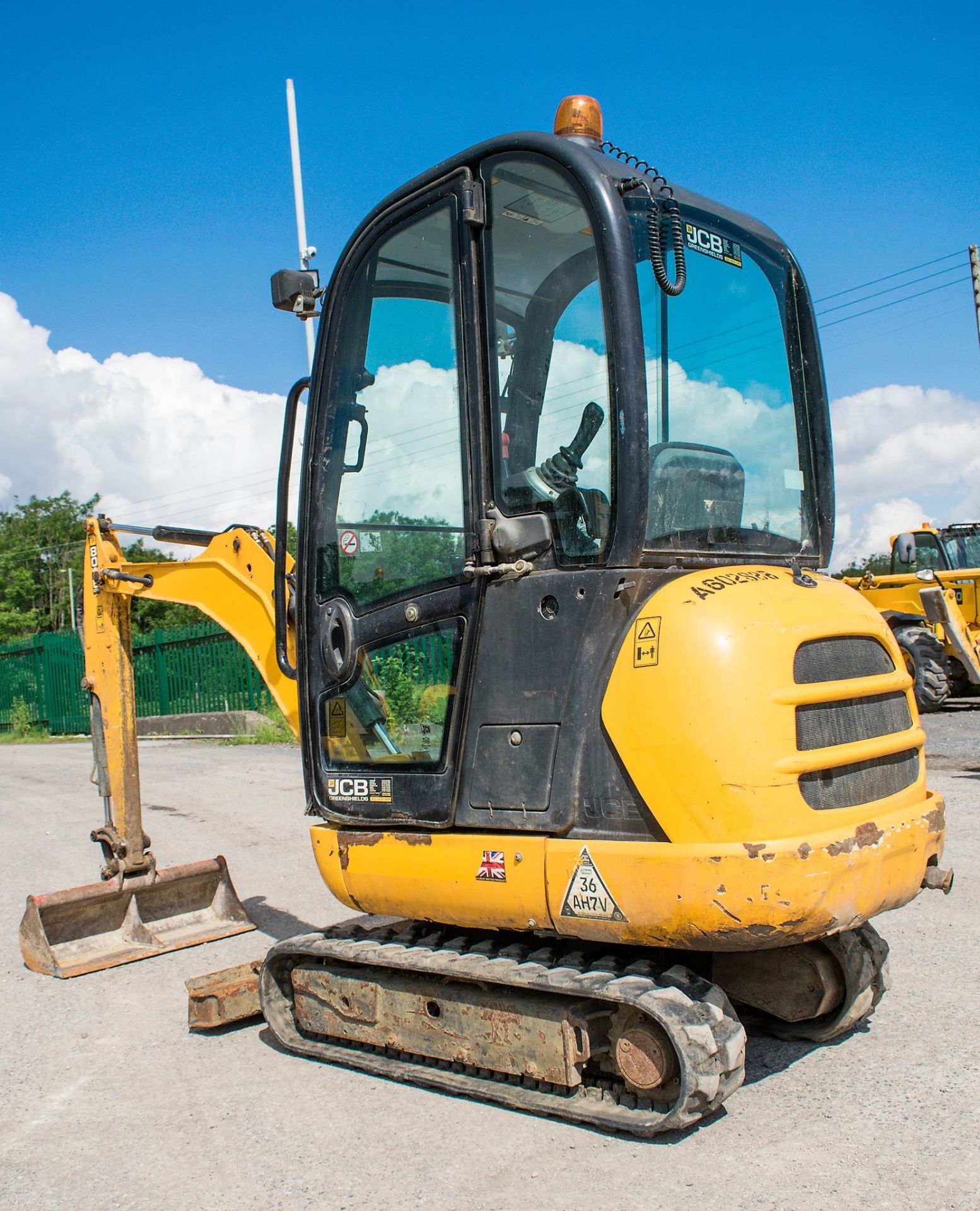 JCB 8016 CTS 1.5 tonne rubber trancked mini excavator Year: 2013 S/N: 2071360 Recorded Hours: 1227 - Image 3 of 12