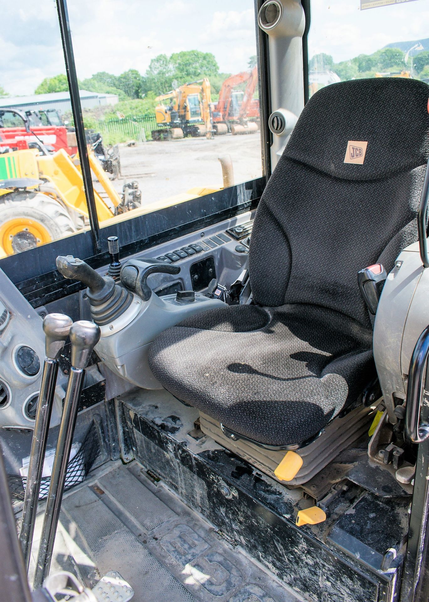 JCB 65 R-1 6.5 tonne rubber tracked excavator Year: 2015 S/N: 1913919 Recorded Hours: 1887 blade, - Image 12 of 12