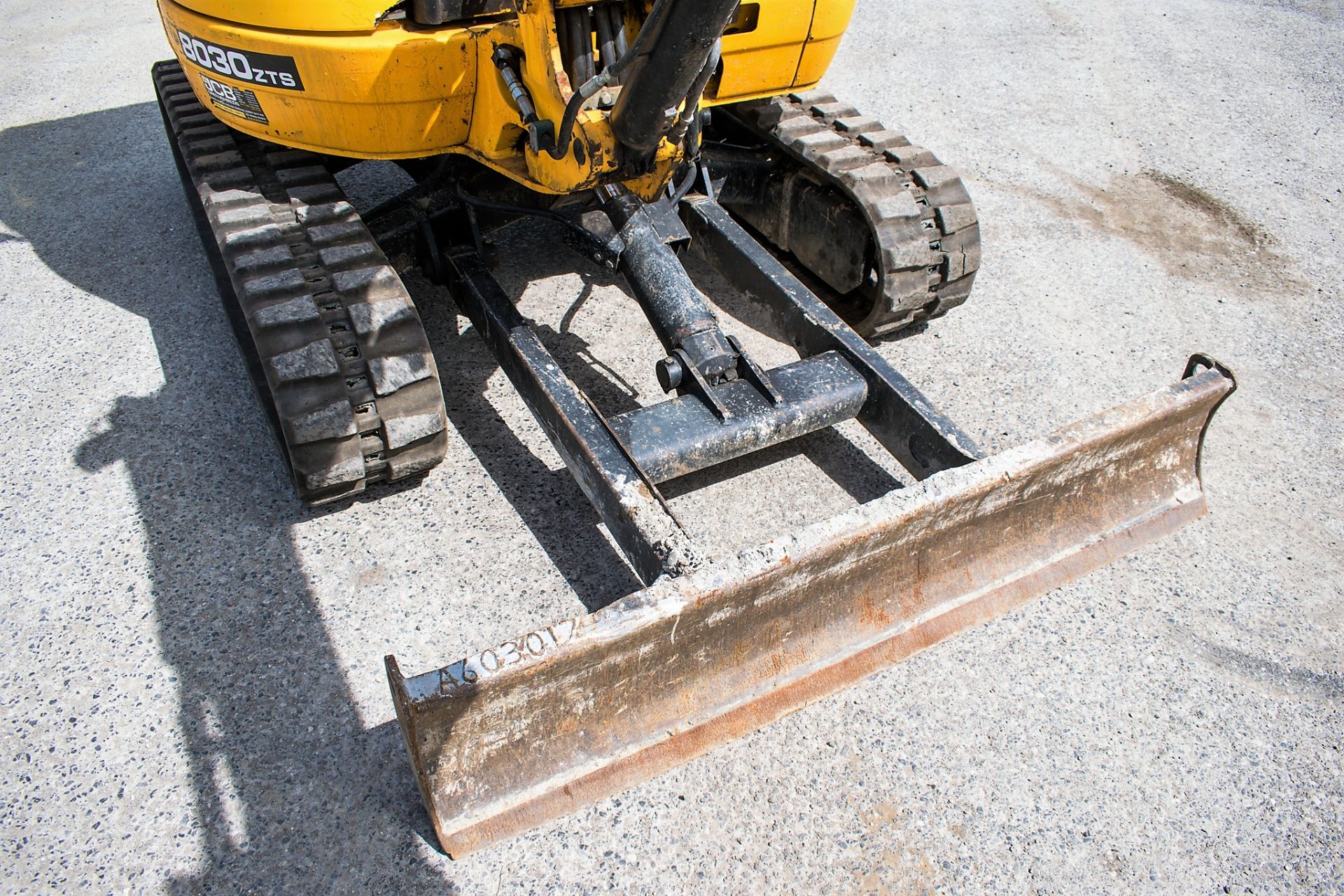 JCB 8030 ZTS 3 tonne rubber tracked mini excavator Year: 2013 S/N: 2021804 Recorded Hours: 2307 - Image 10 of 12