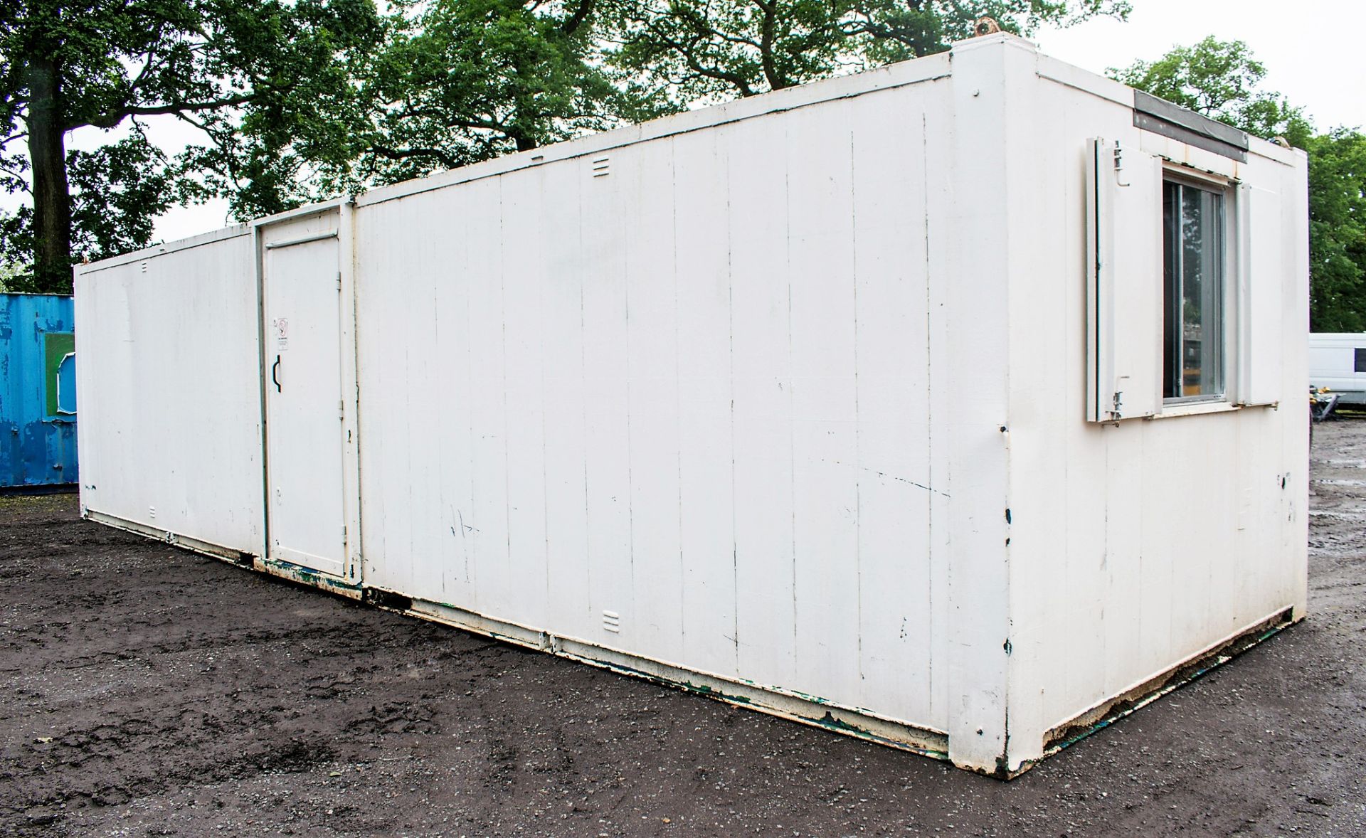 32 ft x 10 ft steel anti vandal office site unit c/w keys A307457 - Image 3 of 6