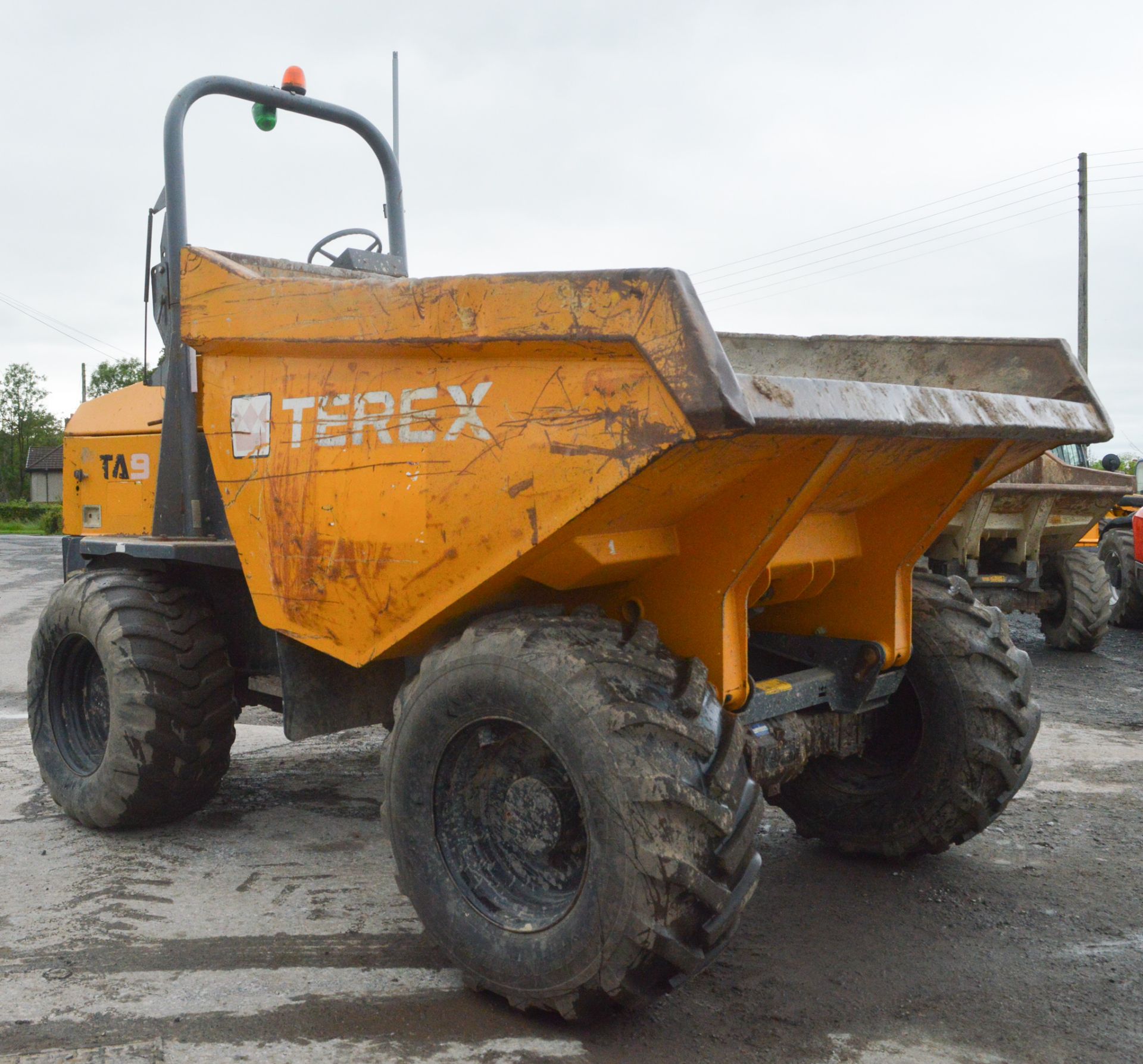 Terex 9 tonne straight skip dumper  Year: 2011 S/N: MV2579 Rec Hours:  1443 - Image 2 of 15