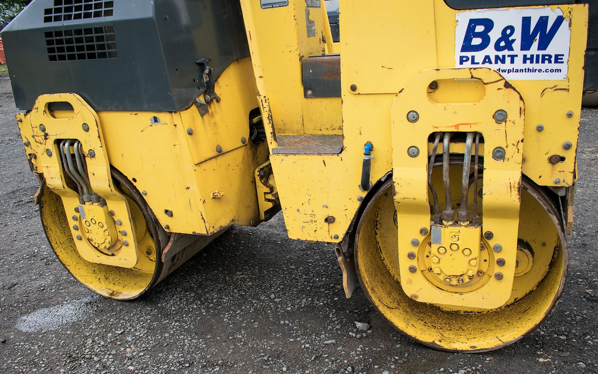 Bomag BW80 ADH-2 double drum ride on roller Year: 2007 S/N: 24758 Recorded Hours: 847 1078 - Image 7 of 10