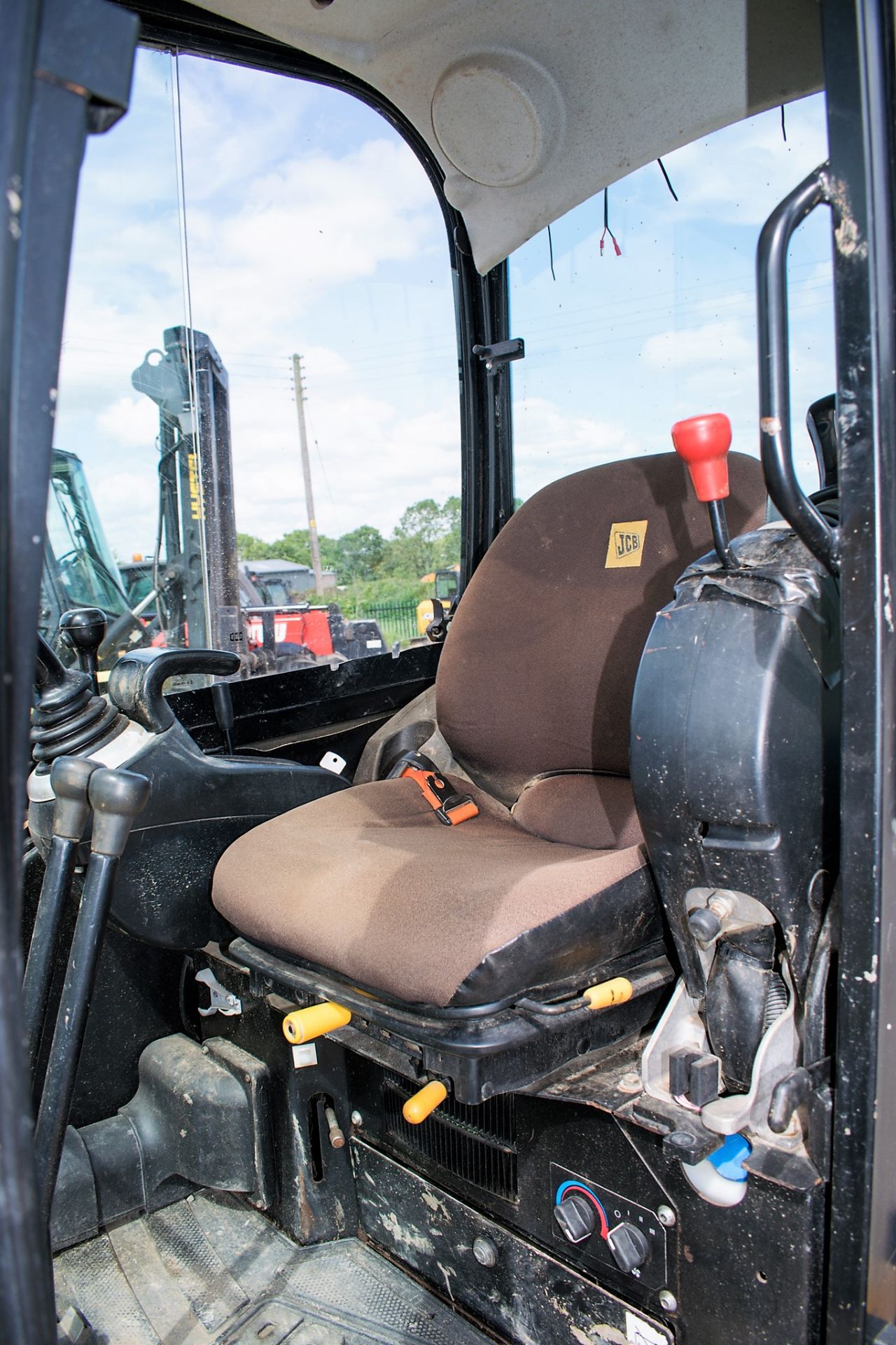 JCB 8030 ZTS 3 tonne rubber tracked mini excavator Year: 2013 S/N: 2021804 Recorded Hours: 2307 - Image 12 of 12