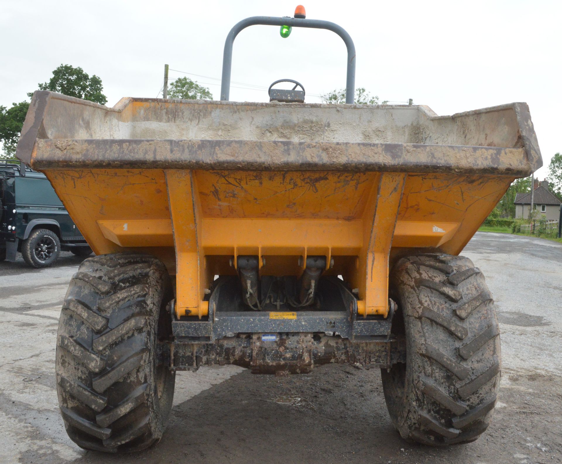 Terex 9 tonne straight skip dumper  Year: 2011 S/N: MV2579 Rec Hours:  1443 - Image 3 of 15