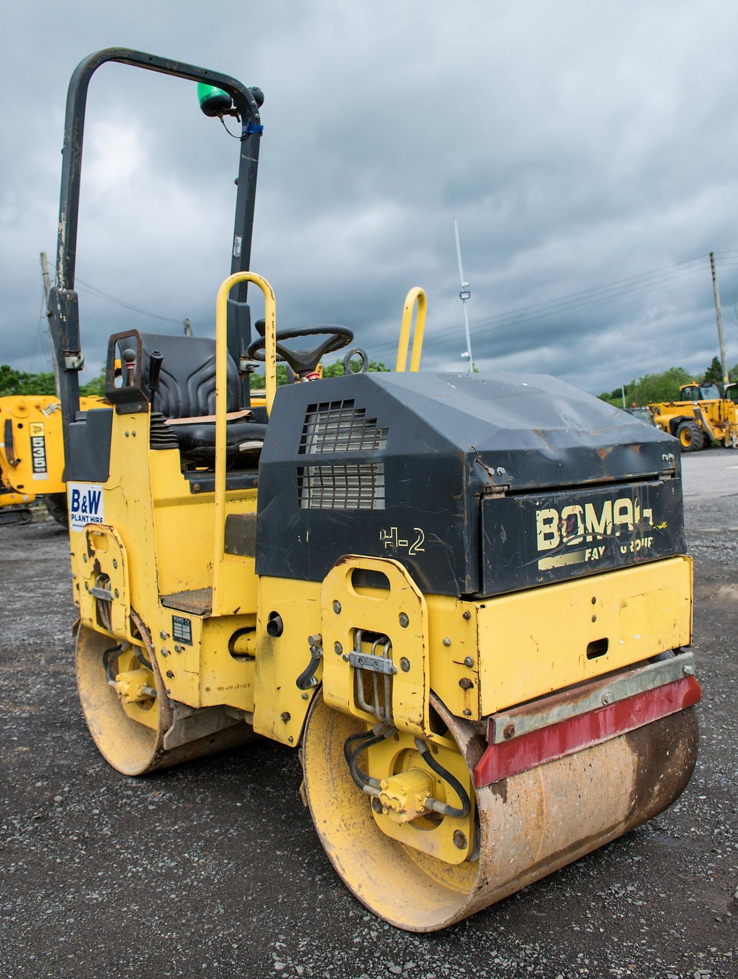 Bomag BW80 ADH-2 double drum ride on roller Year: 2007 S/N: 26897 Recorded Hours: 937 977 - Image 2 of 10
