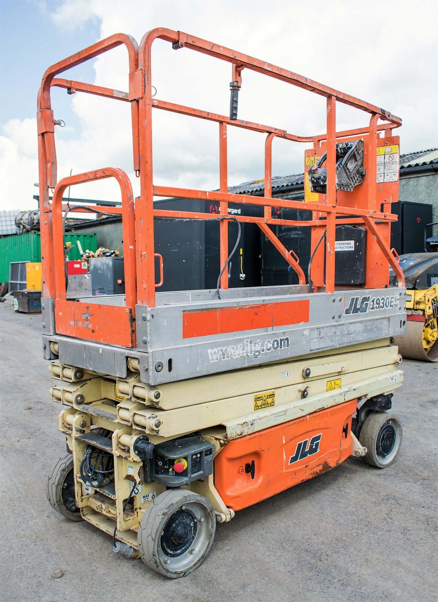 JLG 1930ES 19ft battery electric scissor lift access platform Year: 2003 S/N: 113766 Recorded hours: