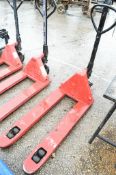 Hand hydraulic pallet truck