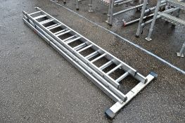 Triple stage extending aluminium ladder