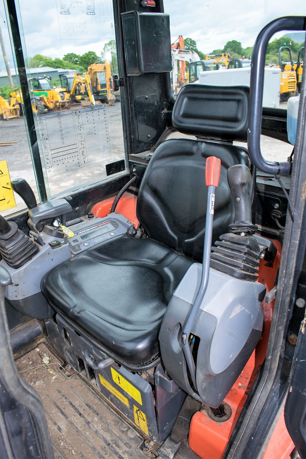 Kubota U25-3 2.5 tonne rubber tracked mini excavator Year: 2013 S/N: 25883 Recorded Hours: 2001 - Image 13 of 13