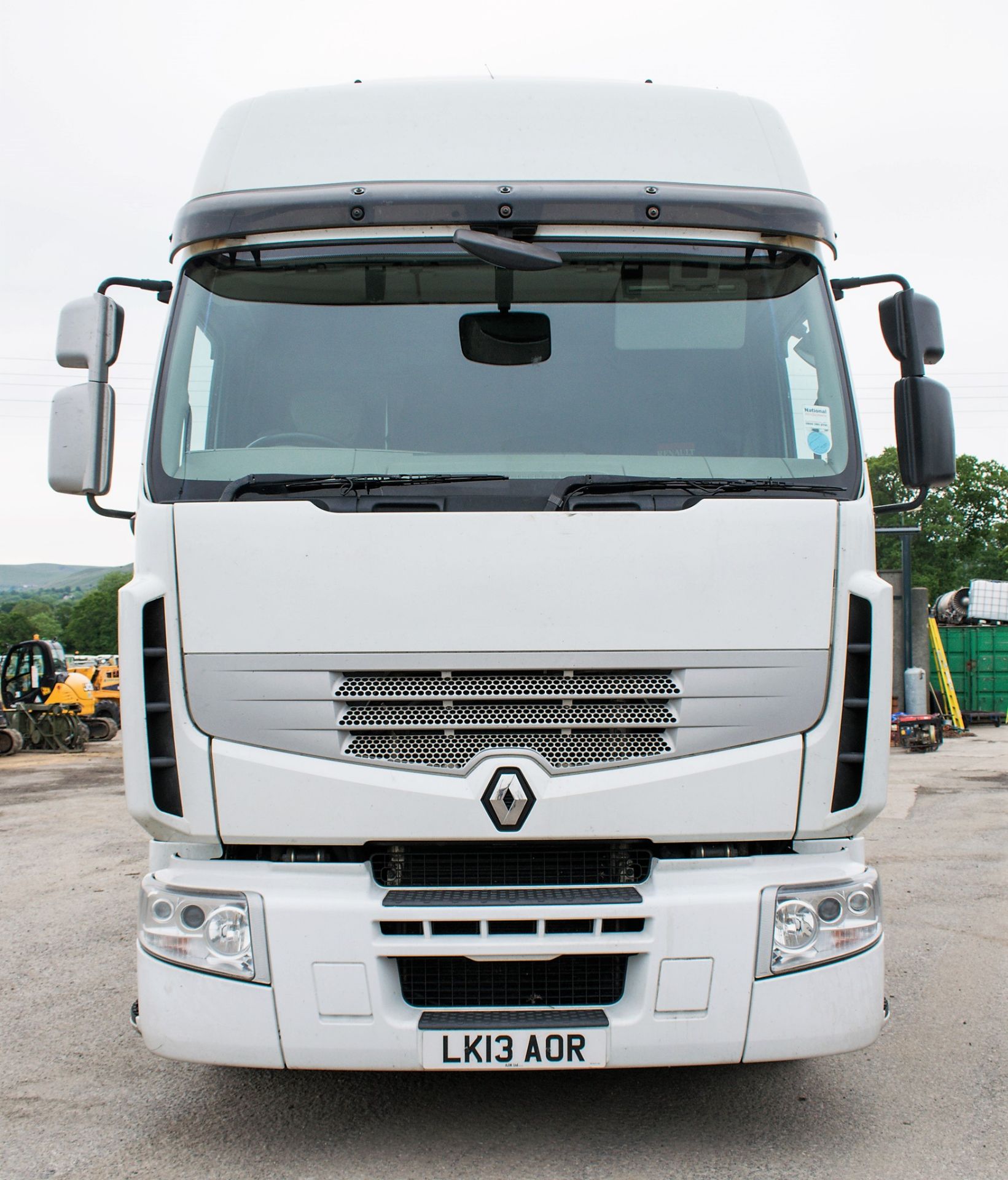 Renault 460 DXi EEV Premium 6x2 tractor unit Registration Number: LK13 AOR Date of Registrtation: - Image 5 of 12