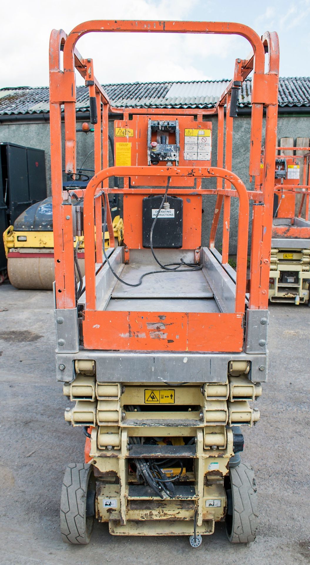 JLG 1930ES 19ft battery electric scissor lift access platform Year: 2003 S/N: 113766 Recorded hours: - Image 5 of 9