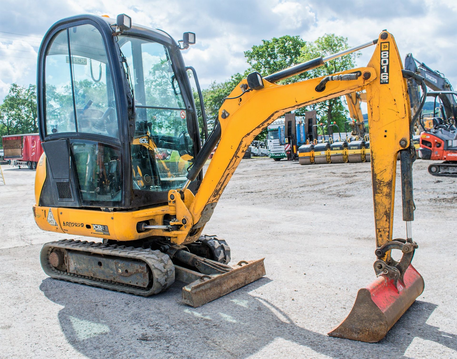 JCB 8016 CTS 1.5 tonne rubber trancked mini excavator Year: 2013 S/N: 2071360 Recorded Hours: 1227 - Image 2 of 12