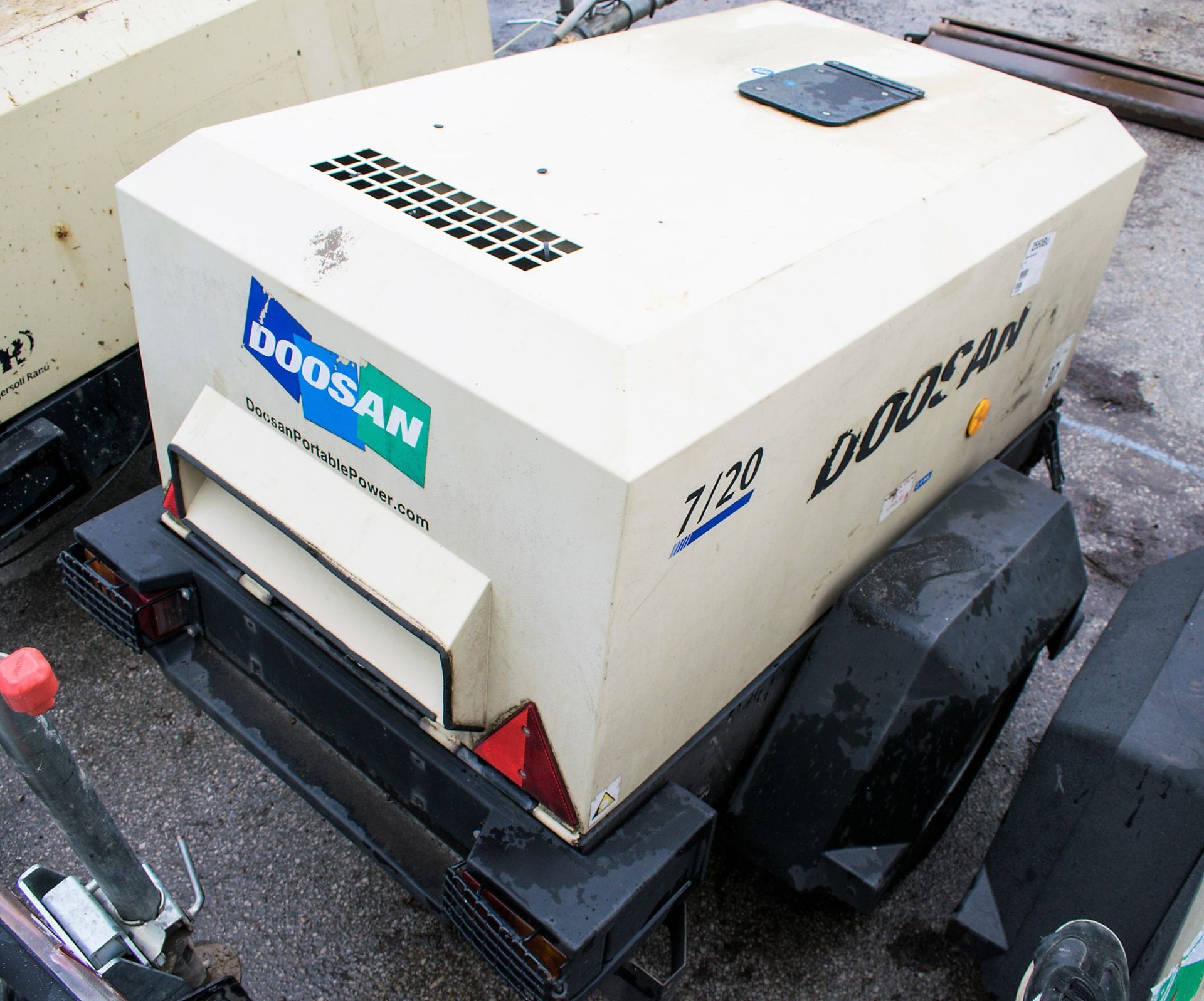 Doosan 7/20 diesel driven mobile air compressor Year: 2013 S/N: DY123640 Recorded Hours: 99 A602603 - Image 2 of 4