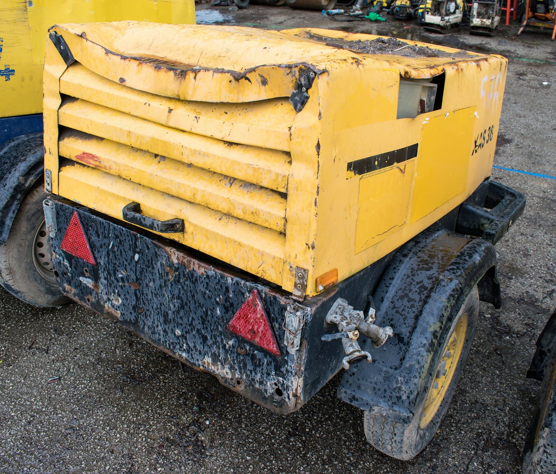 Atlas Copco XAS36 diesel driven mobile air compressor Year: S/N: Recorded Hours: 1668 576 - Image 2 of 3