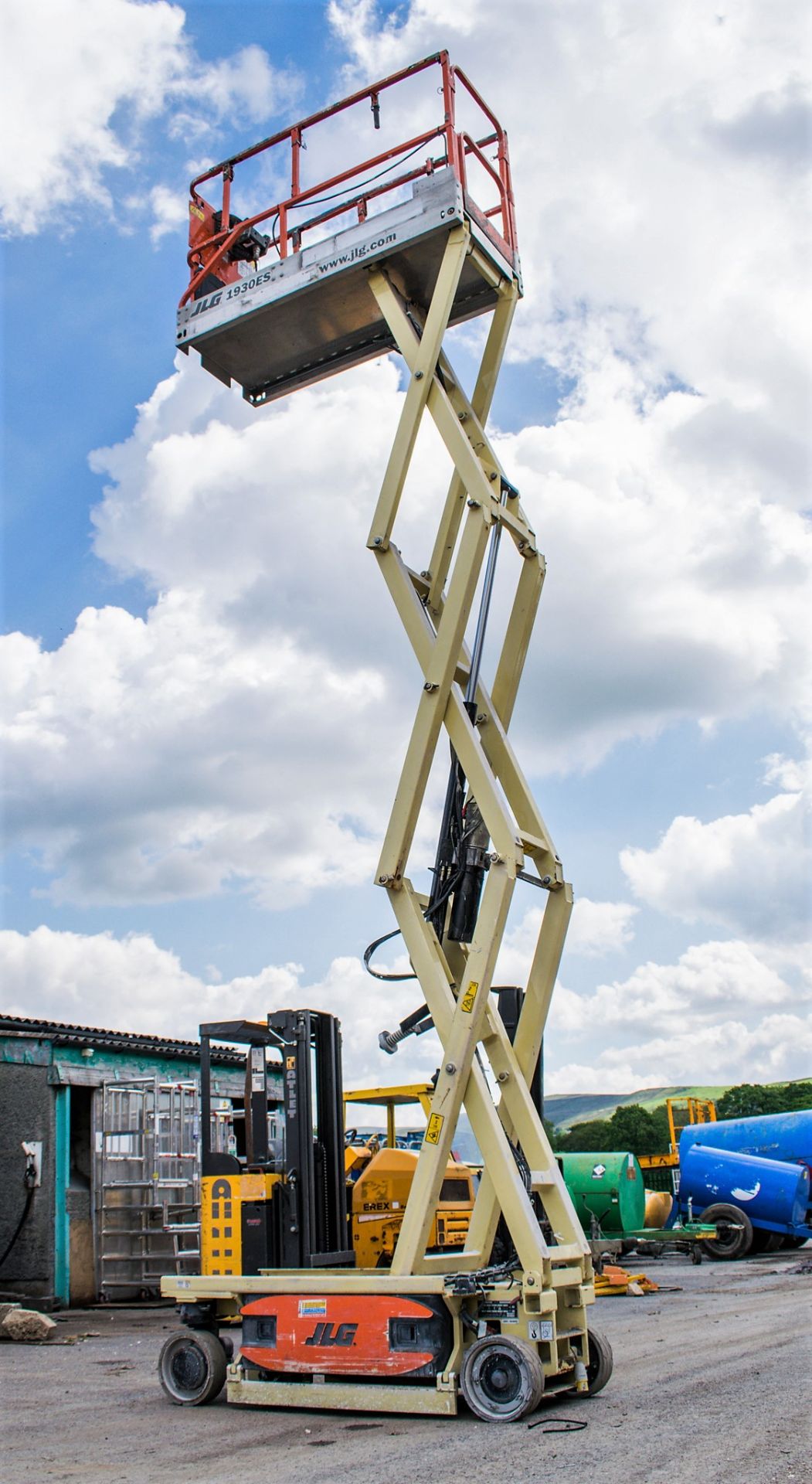 JLG 1930ES 19ft battery electric scissor lift access platform Year: 2004 S/N: 2893 Recorded hours: - Image 7 of 9