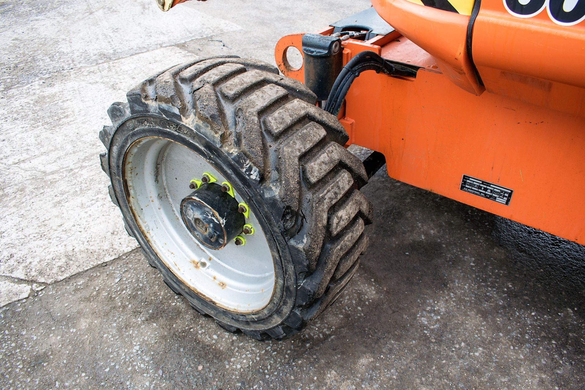 JLG 600AJ 60 ft diesel driven 4x4 articulated boom lift access platform Year: 2013 S/N: 179766 - Image 10 of 14