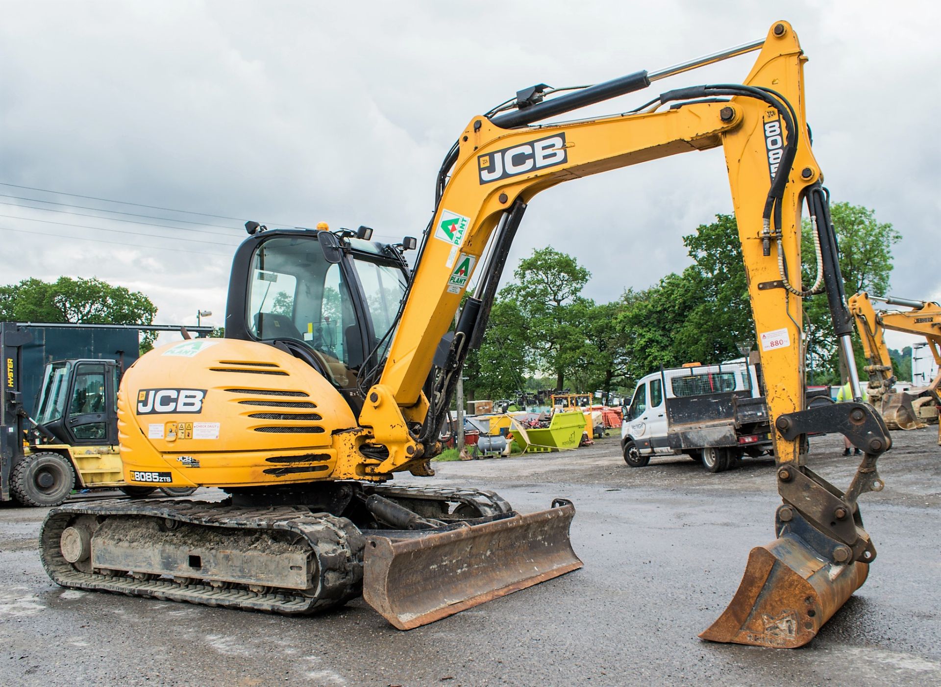 JCB 8085 ECO 8.5 tonne rubber tracked excavator Year: 2013 S/N: 1073067 Recorded Hours: 2912 - Image 2 of 13